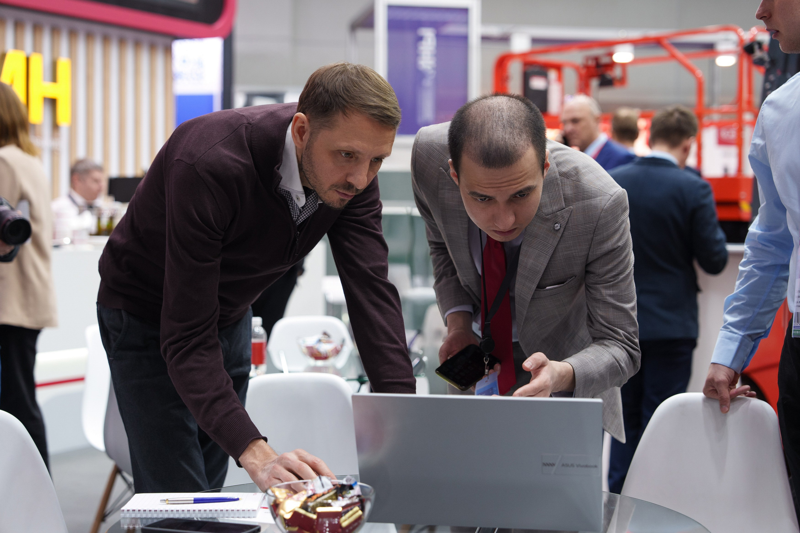 HELI. Стенд в Крокус Экспо. Фотограф Саша Блюз