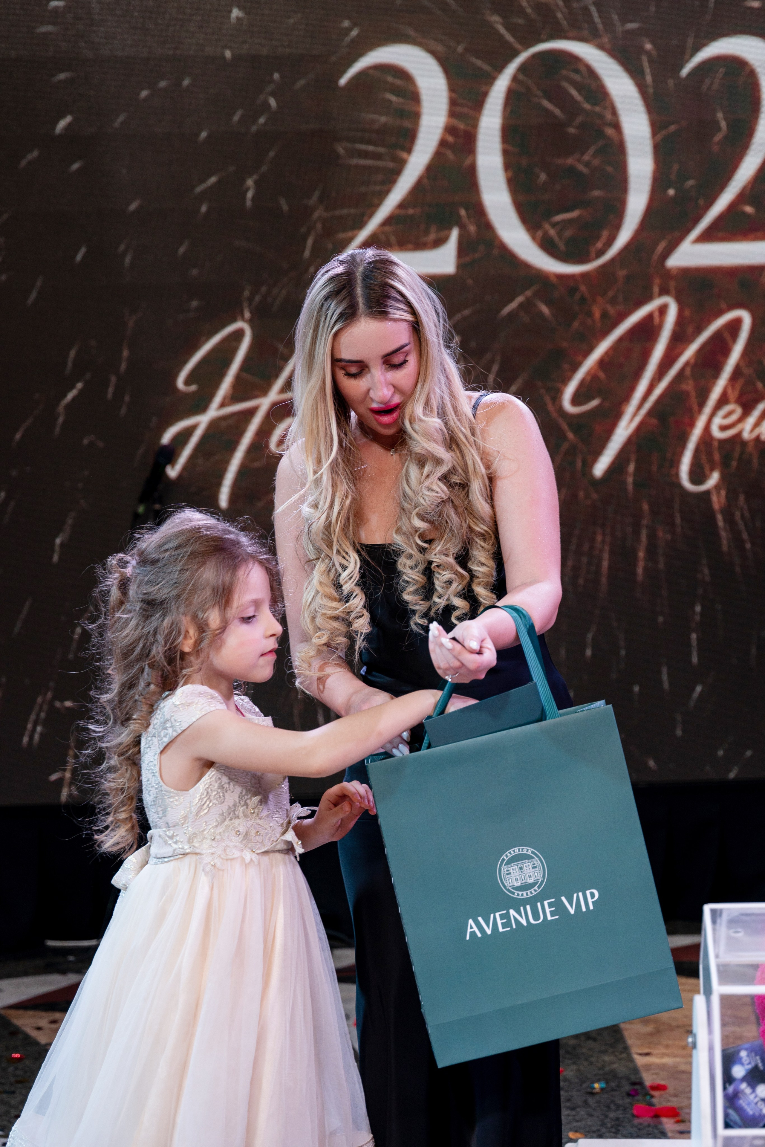 НОВОГОДНЯЯ НОЧЬ 2025 ВИДГОФ. Фотограф на любое мероприятие