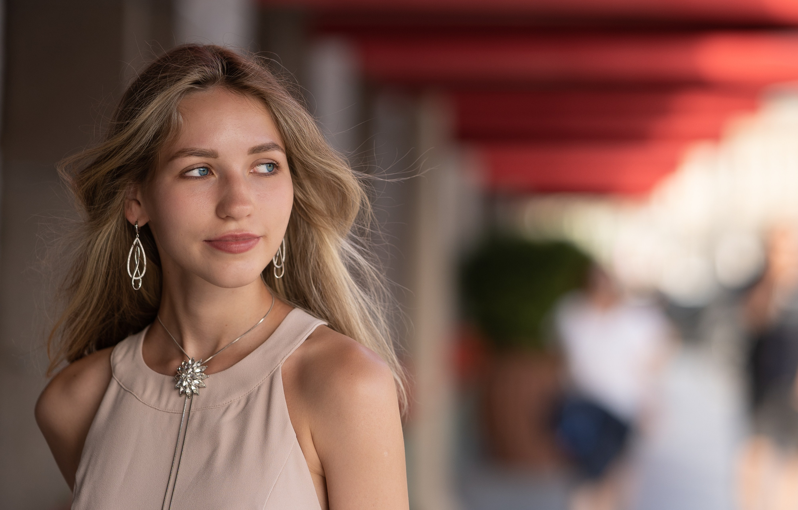 Прогулка по городу. Портрет. Санкт-Петербург, лето 2024. Главная