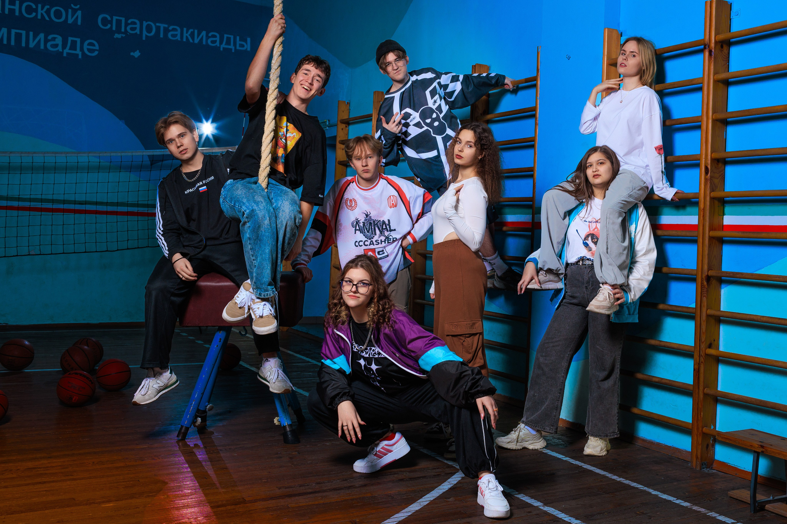 Смотреть фотки в спортзале. Выпускные альбомы Геленджик, Новороссийск, Краснодар, Туапсе