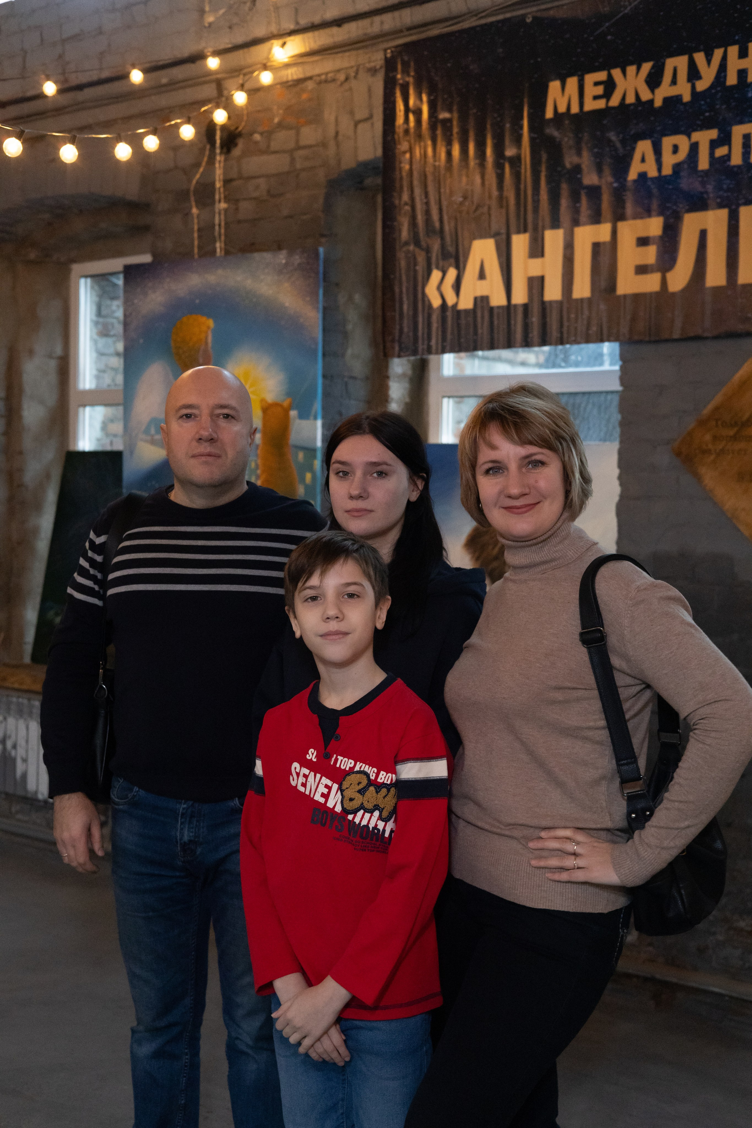 Выставка «АНГЕЛЫ МИРА». Фотограф Красноярск съемки лавстори, фотосессия в студии, портретная съемка, творческие фотосессии