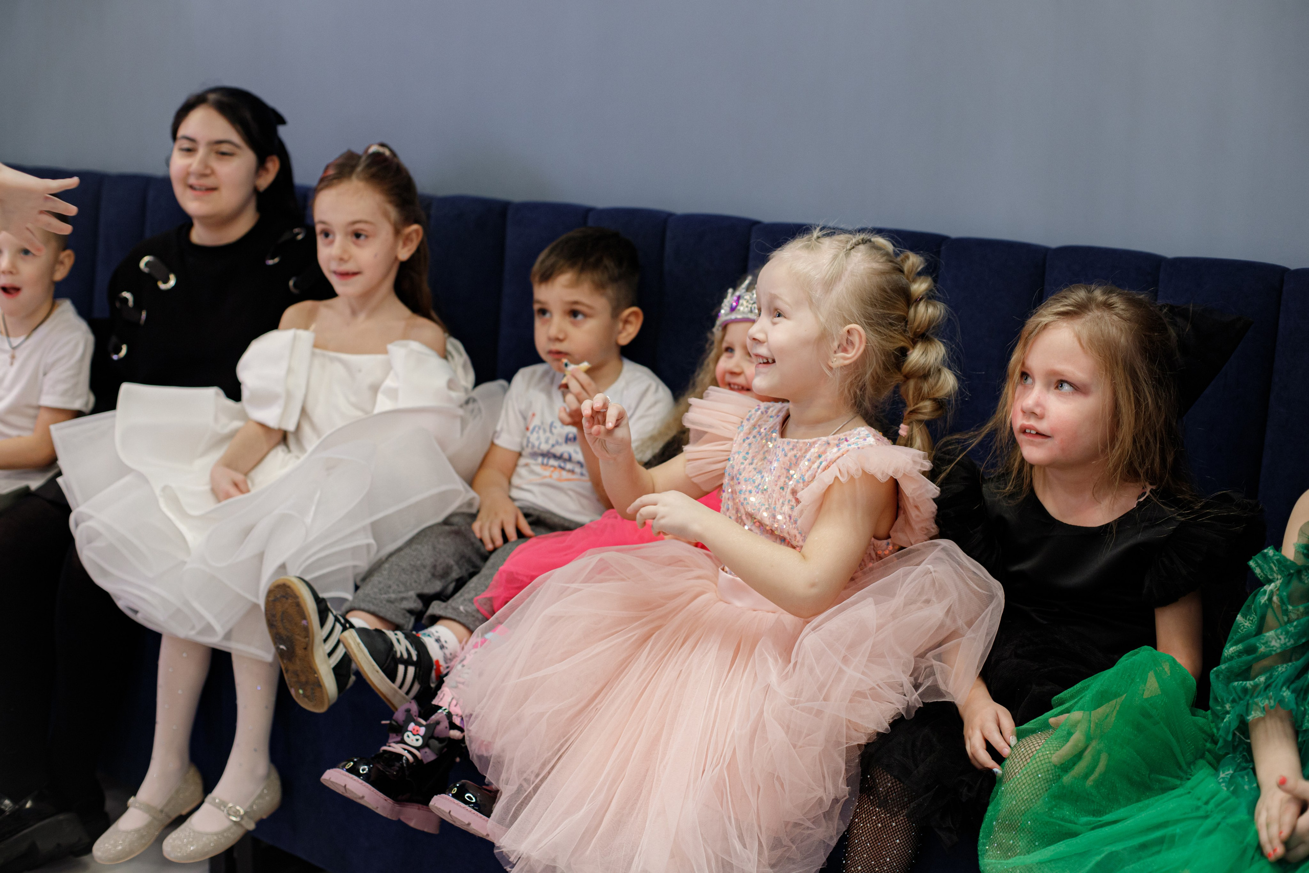 ASIA'S BIRTHDAY PARTY. Photokarish