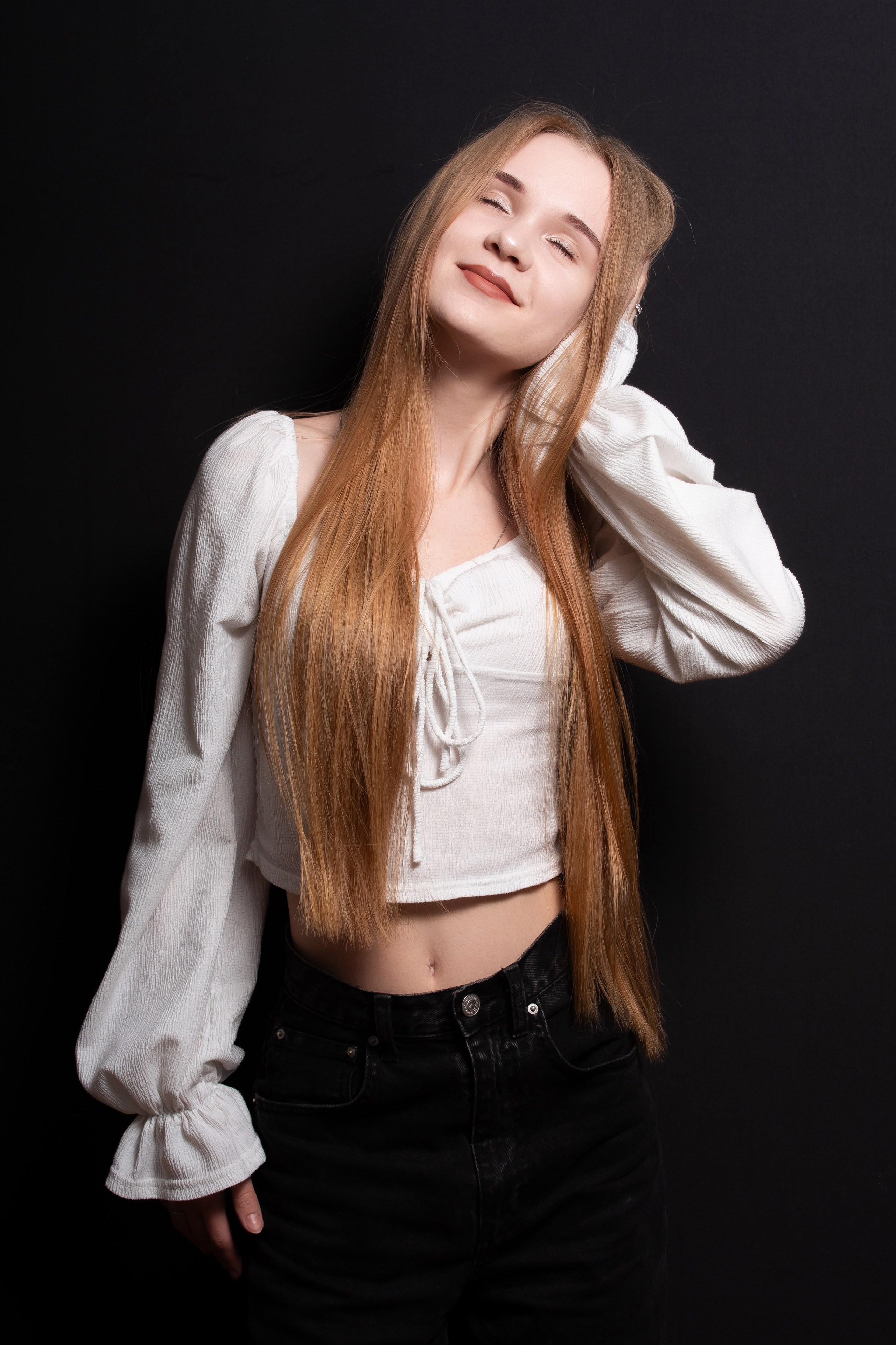 Портретная фотосессия для учеников 9 класса на чёрном фоне | Школьный фотограф Николай Богатырёв | Твой альбом / Твои правила. ТВОЙ АЛЬБОМ / ТВОИ ПРАВИЛА