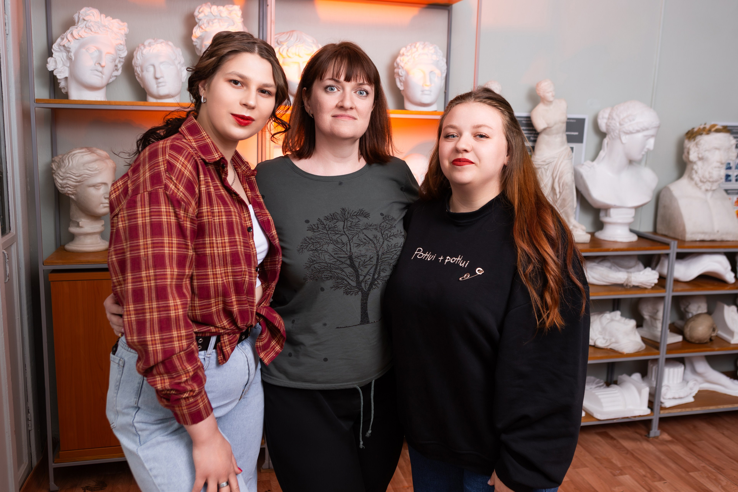 ФОТОСЕССИЯ В АУДИТОРИИ ДЛЯ БУДУЩИХ УЧИТЕЛЕЙ — выпускников Чернского профессионально-педагогического колледжа. ТВОЙ АЛЬБОМ / ТВОИ ПРАВИЛА