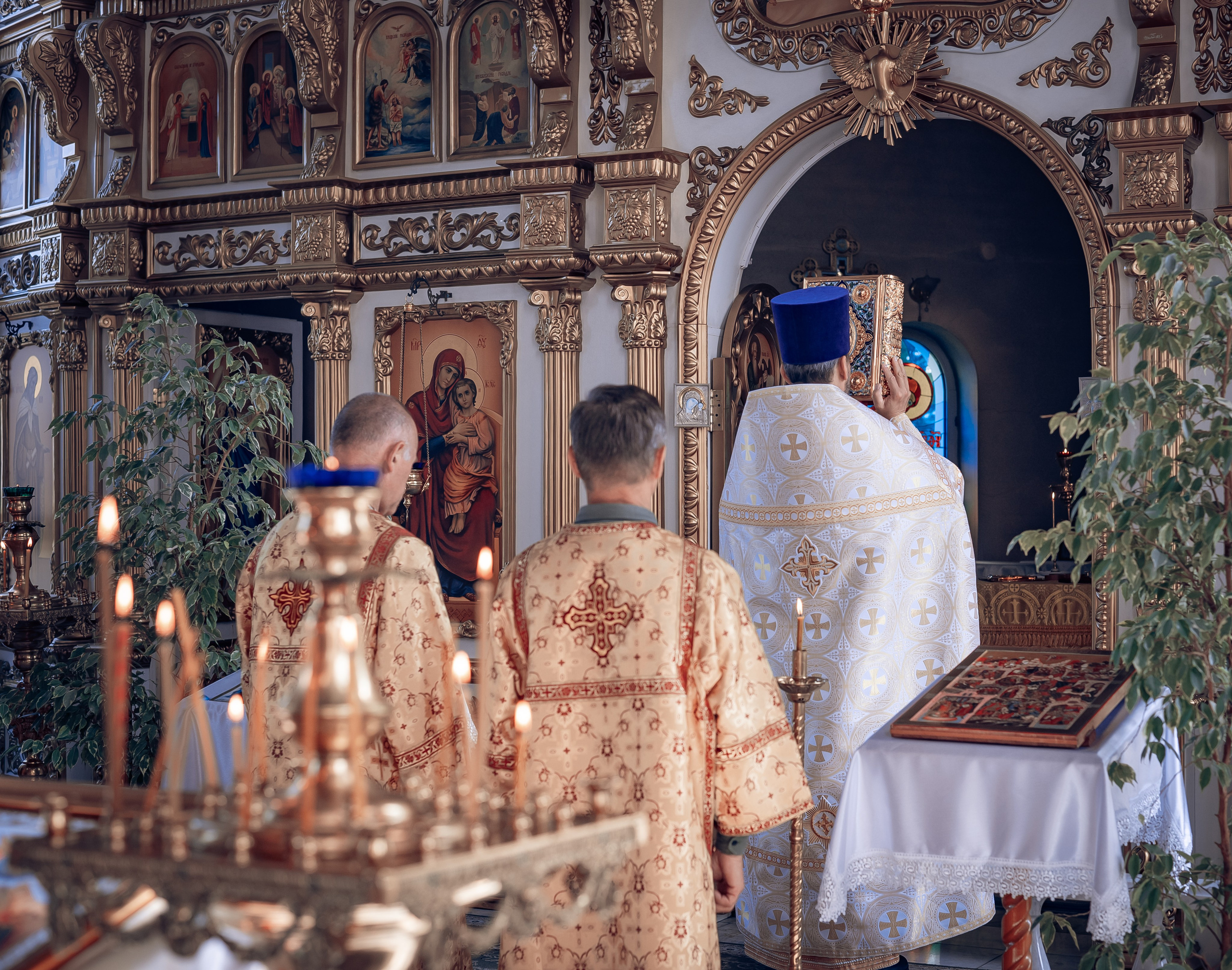 Воскресная служба в Рождественско-Николаевском храме. Фотографы крещения/венчания  Красноярск Татьяна и Вячеслав Переваловы