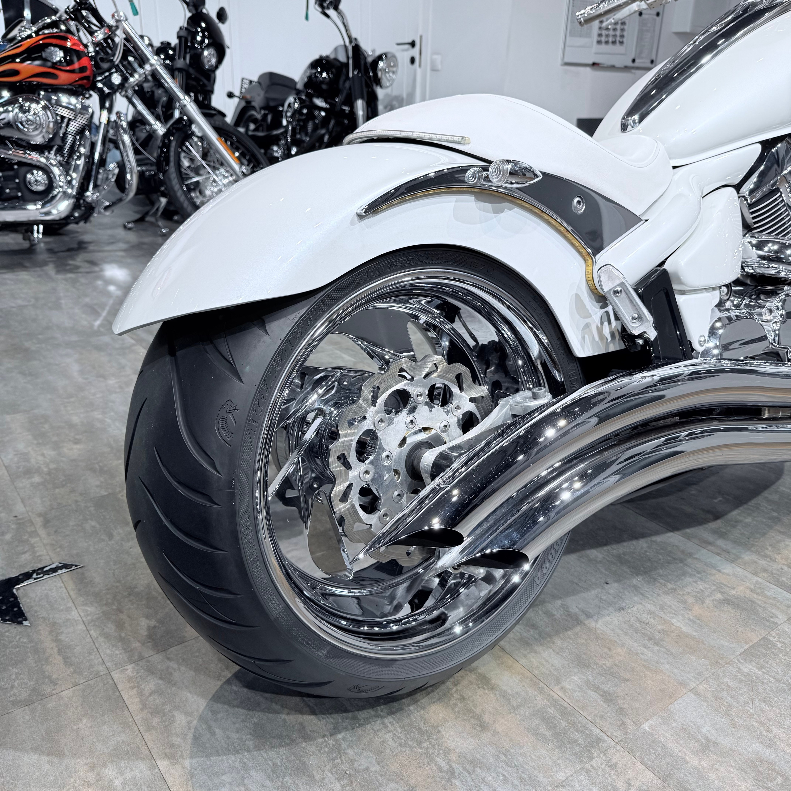 2007 SUZUКI М109R Whitе Hunter. Hello Davidson, Москва. Только хорошие мотоциклы…