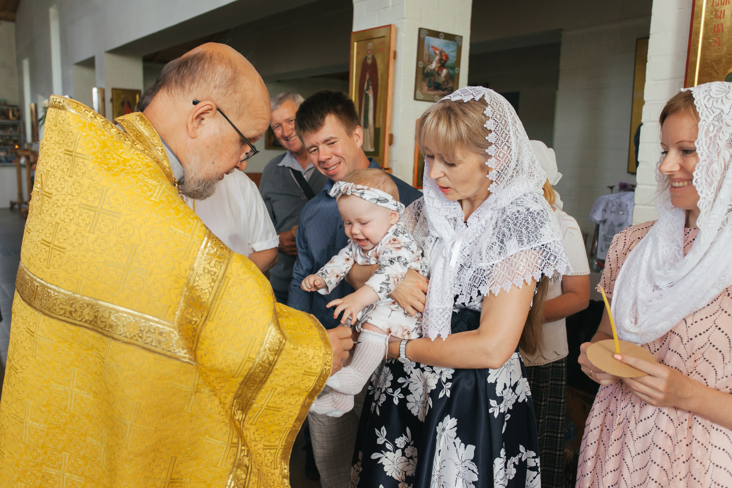 Крещение храм Сошествия святого Духа, г. Колпино. Фотограф на крещение в Санкт Петербурге