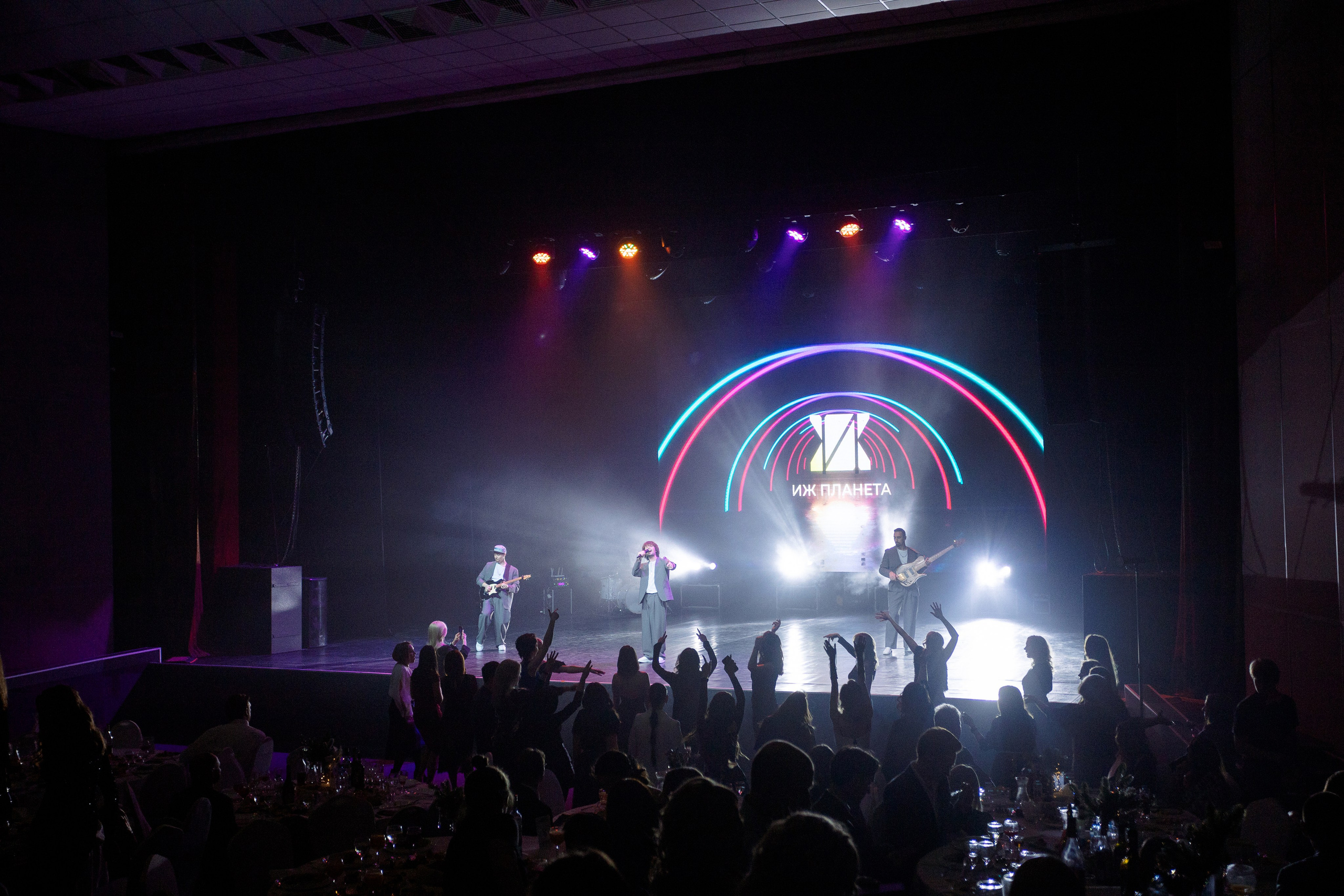 РЕПОРТАЖ: НОВЫЙ ГОД В ДК МЕТАЛЛУРГ. Профессиональный фотограф в Ижевске Леша Петров