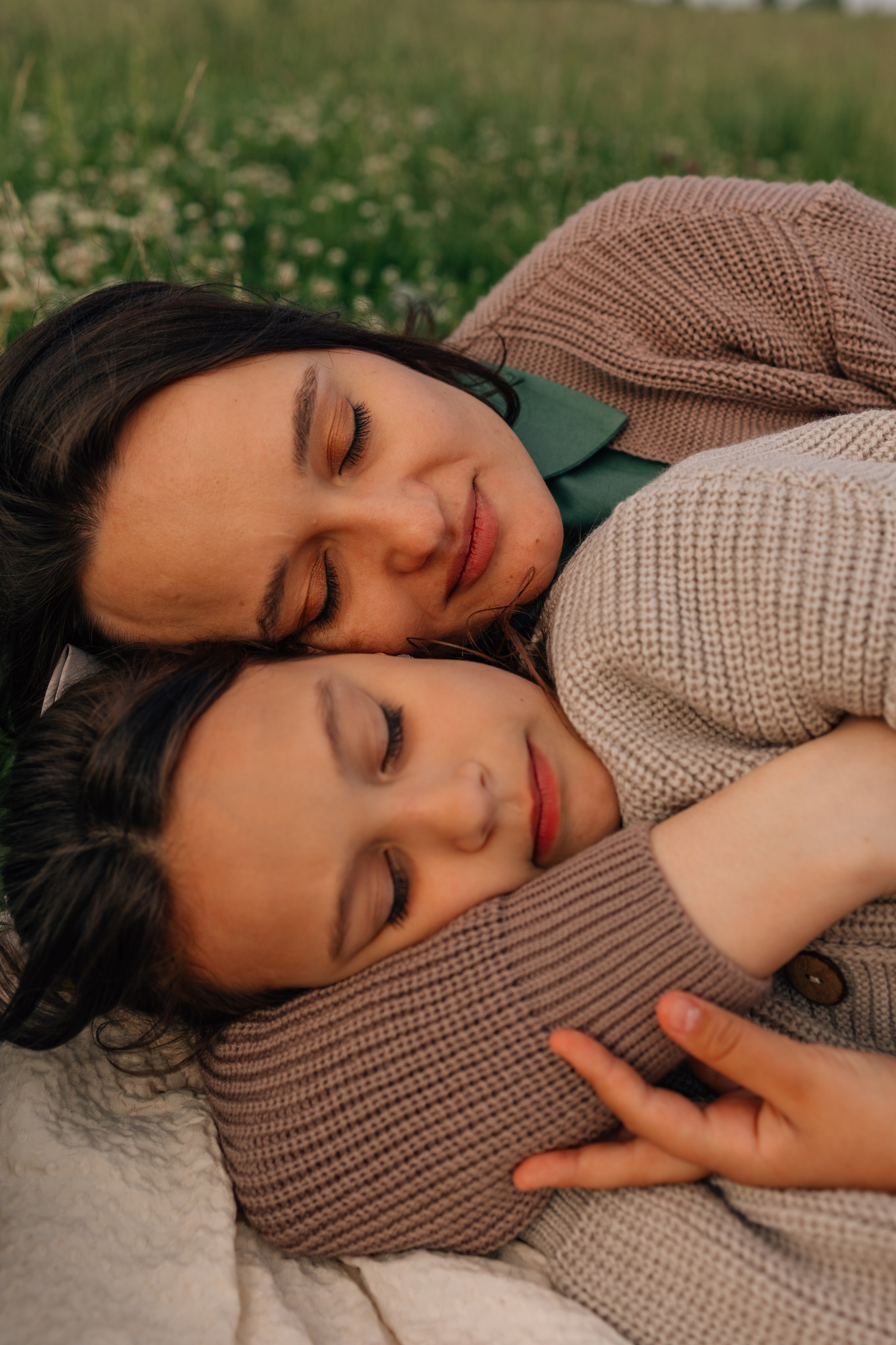 Анна, Марчелло, Настенька и Влада в поле. Фотограф Москва Светлана Кирюшина