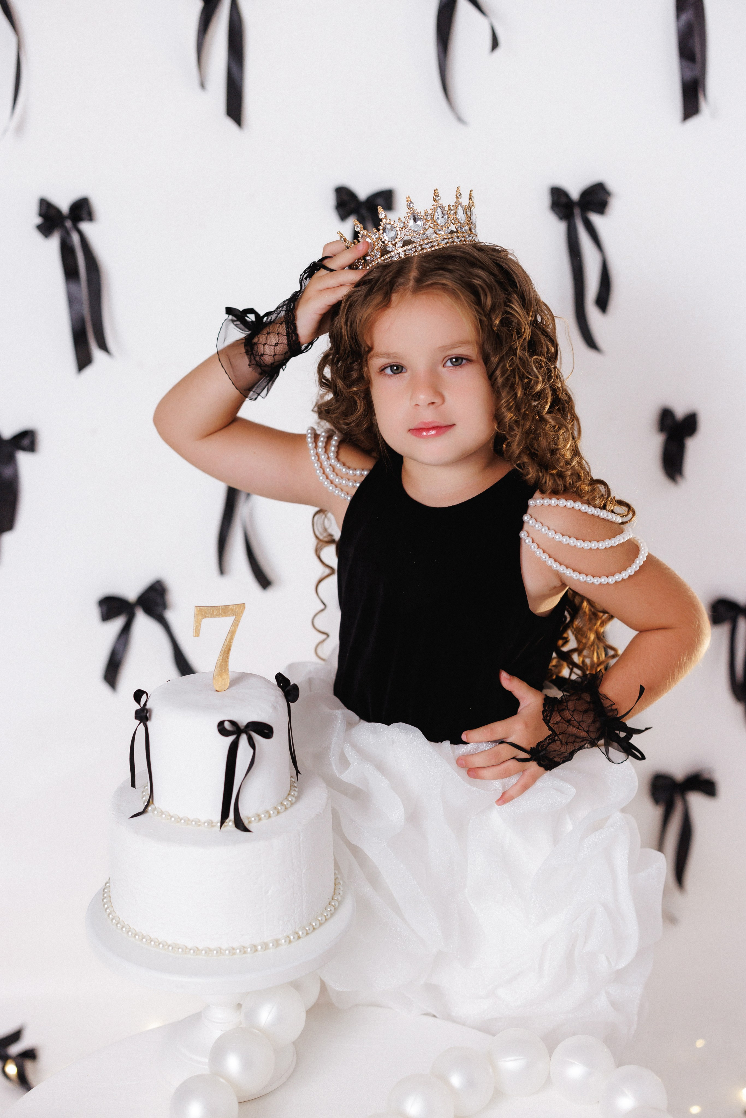 Детская фотосессия к Дню рождения для девочек, фотостудия «Антураж». Семейный и детский фотограф в Краснодаре Анна Трашкова