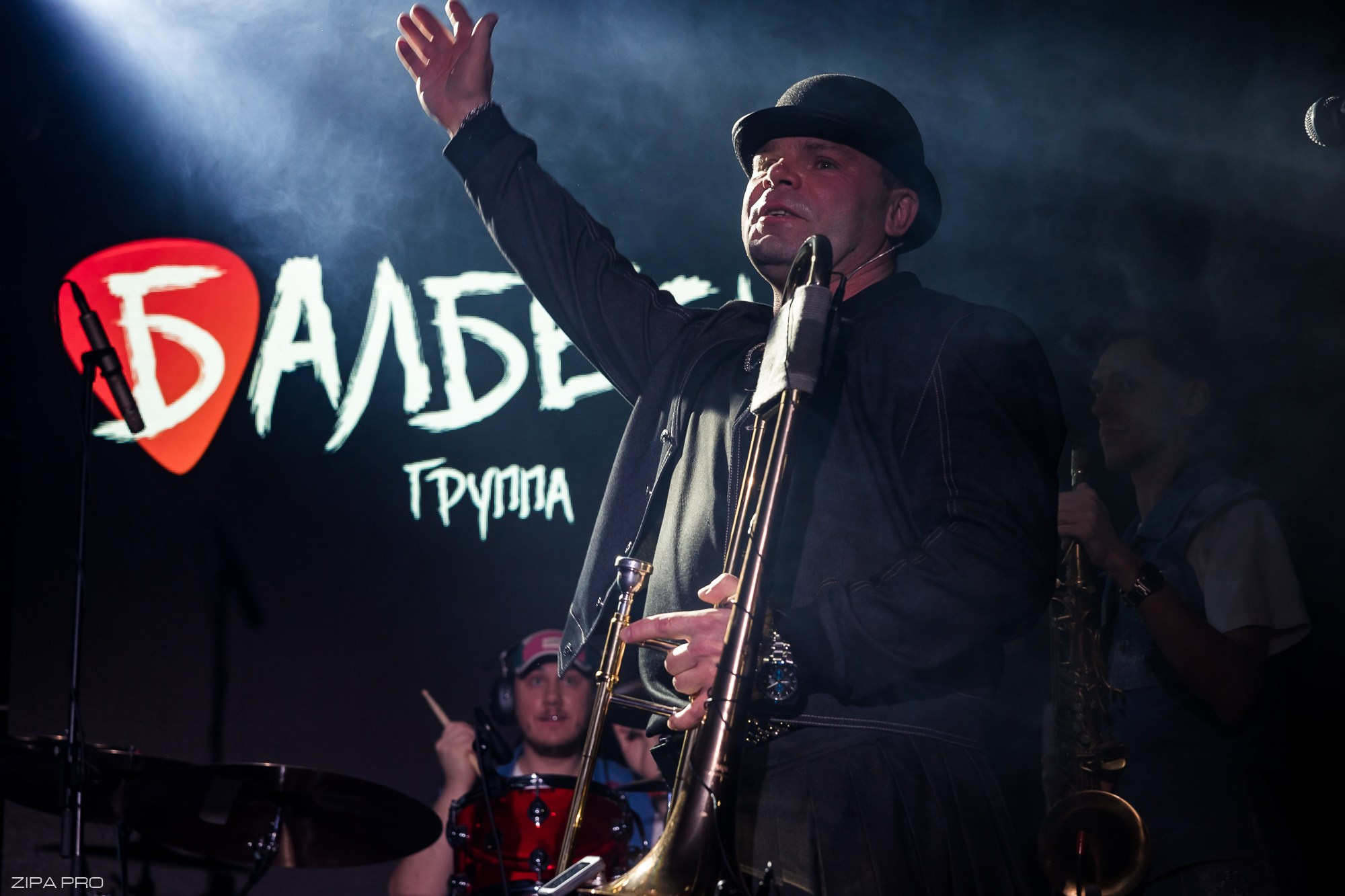 Сольный концерт кавер-группы «Балбесы». Фотограф Zipa Pro