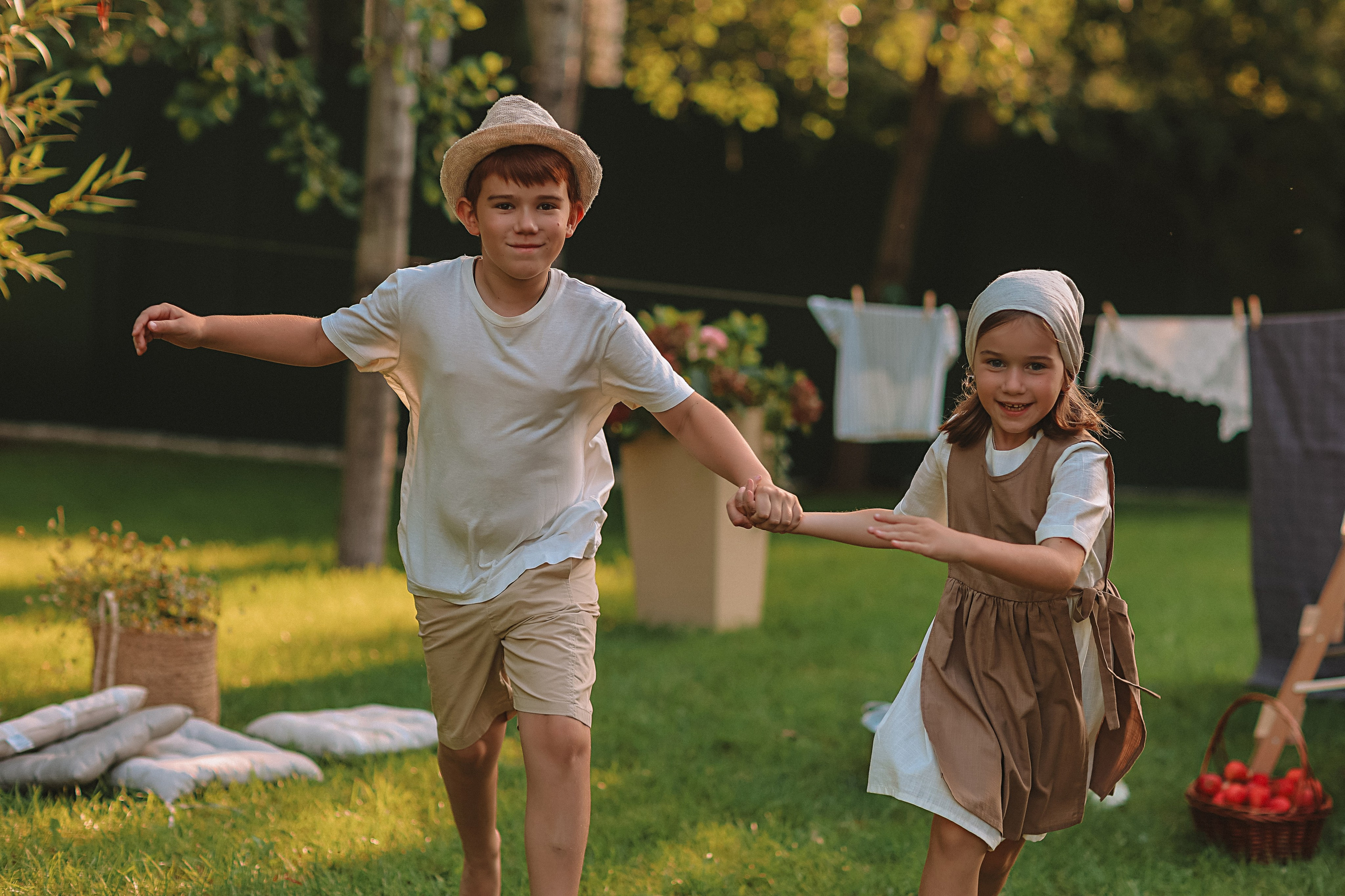 Стирка у дома. Семейный фотограф Тюмень, фотограф на роды Салмина Мария
