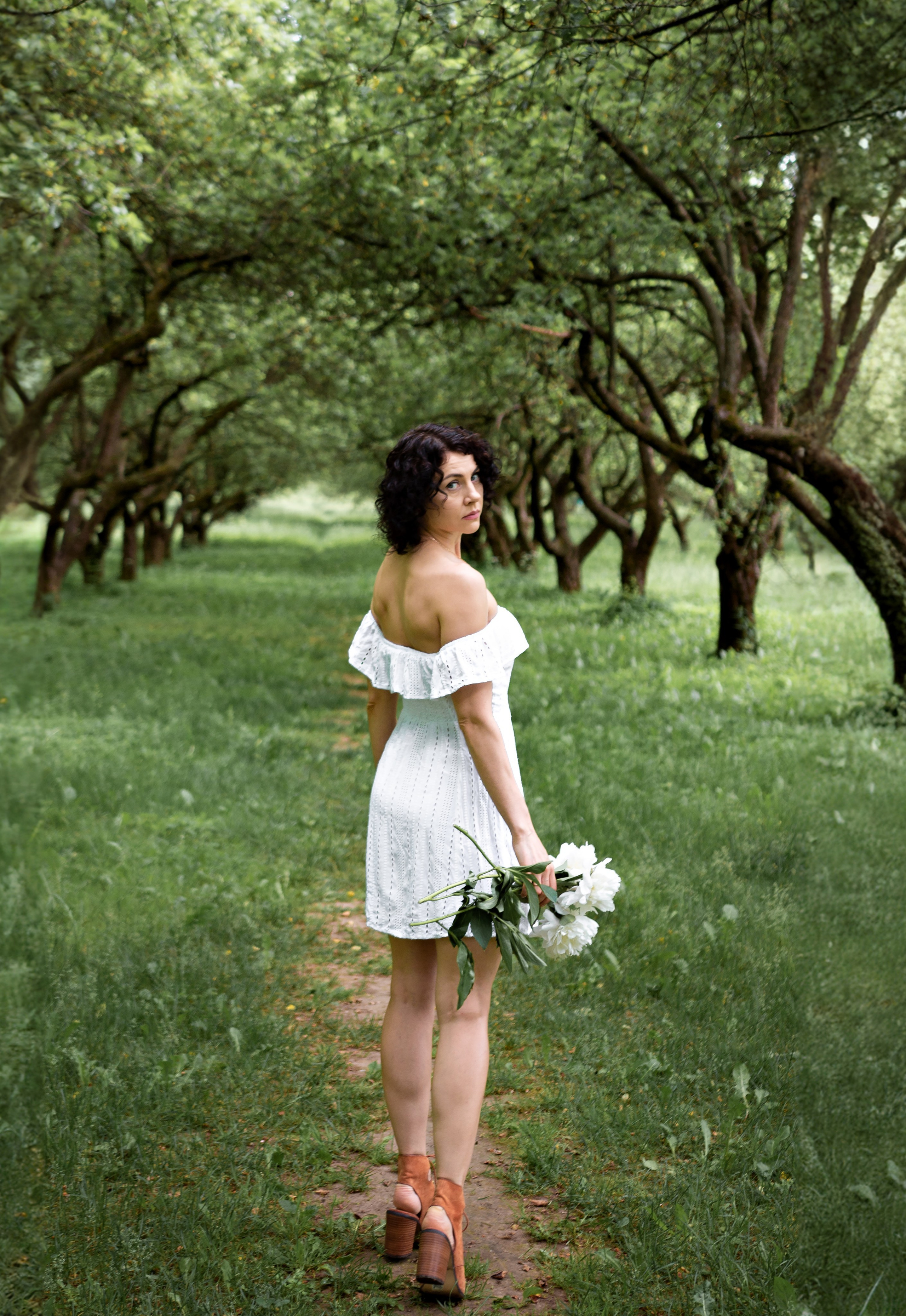 Фотосессия в белом платье Лошицкий парк Минск