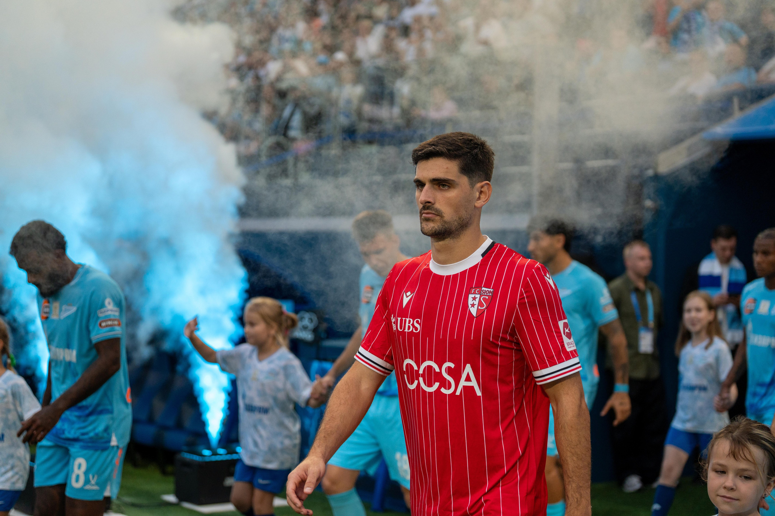 Спортивный фотограф Санкт-Петербург: игрок « Сьон» выходит на Газпром Арену