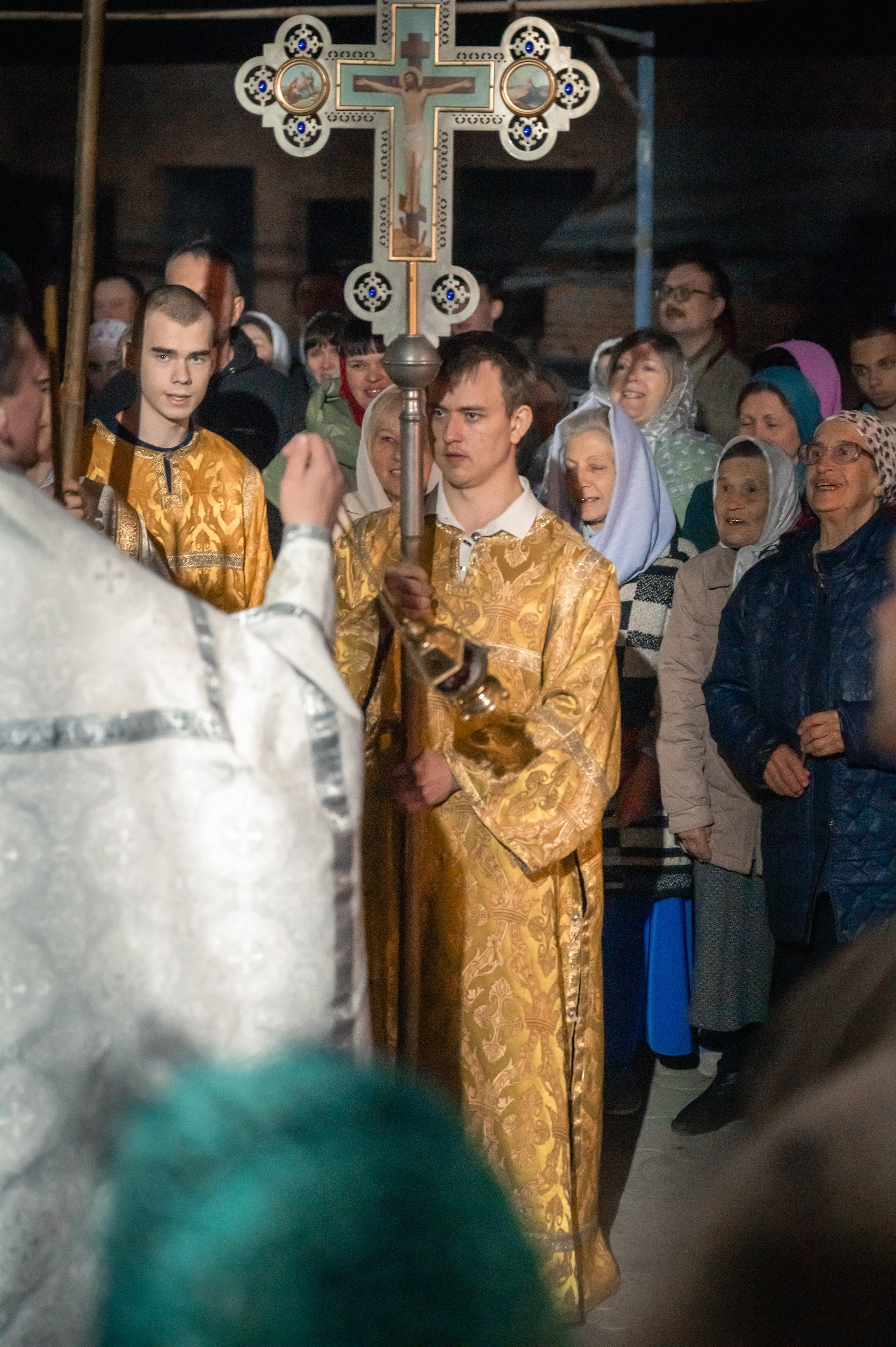 Светлое Христово Воскресение, Пасха — Храм свт. Николая Чудотворца, г. Зерноград. Антон и Татьяна Денисенко — В храме