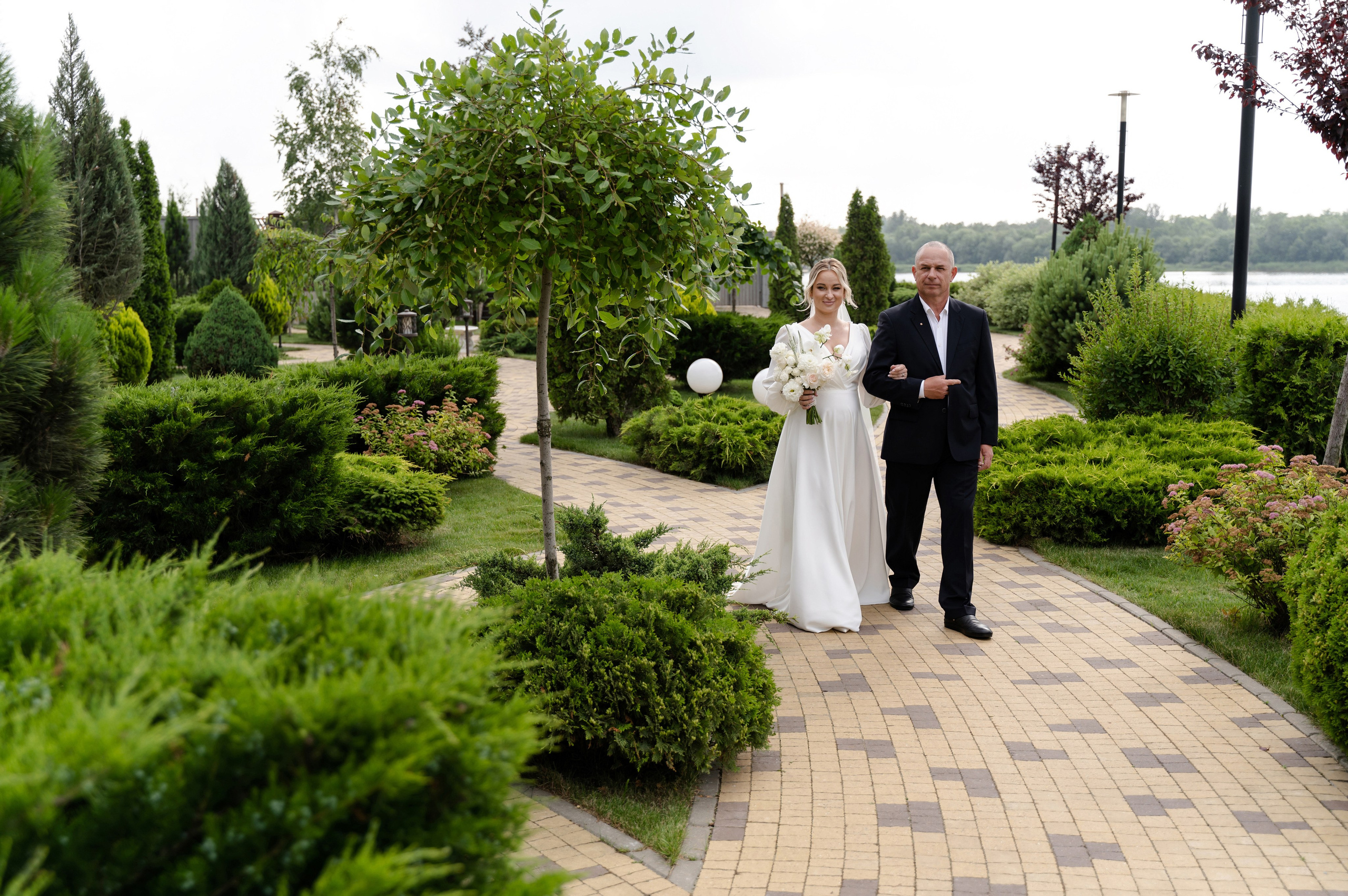 Свадебная фотосессия в отеле Hayat Regency Rostov. Свадебный фотограф в Ростове Максимов Максим