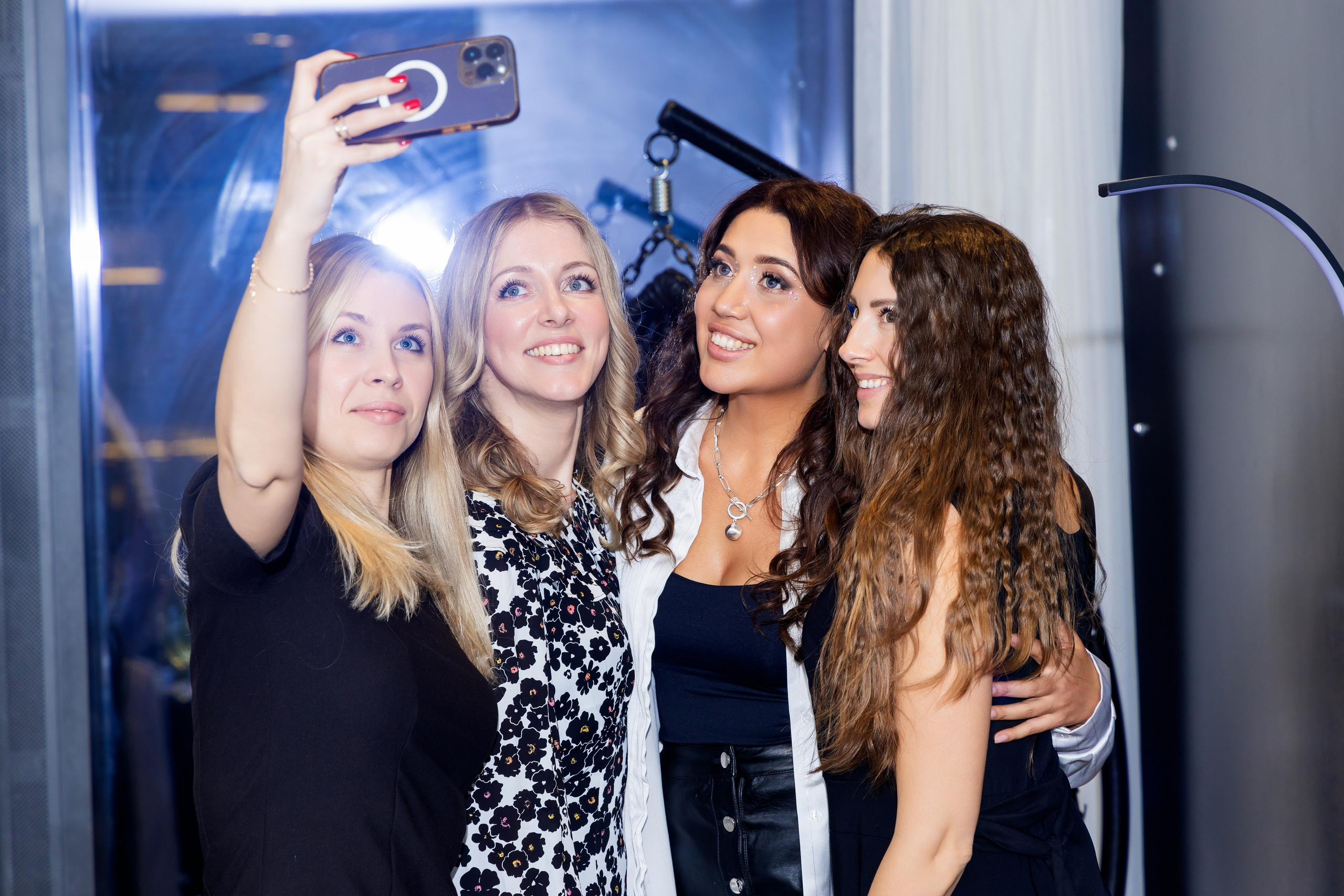 Девичник. Photomantis