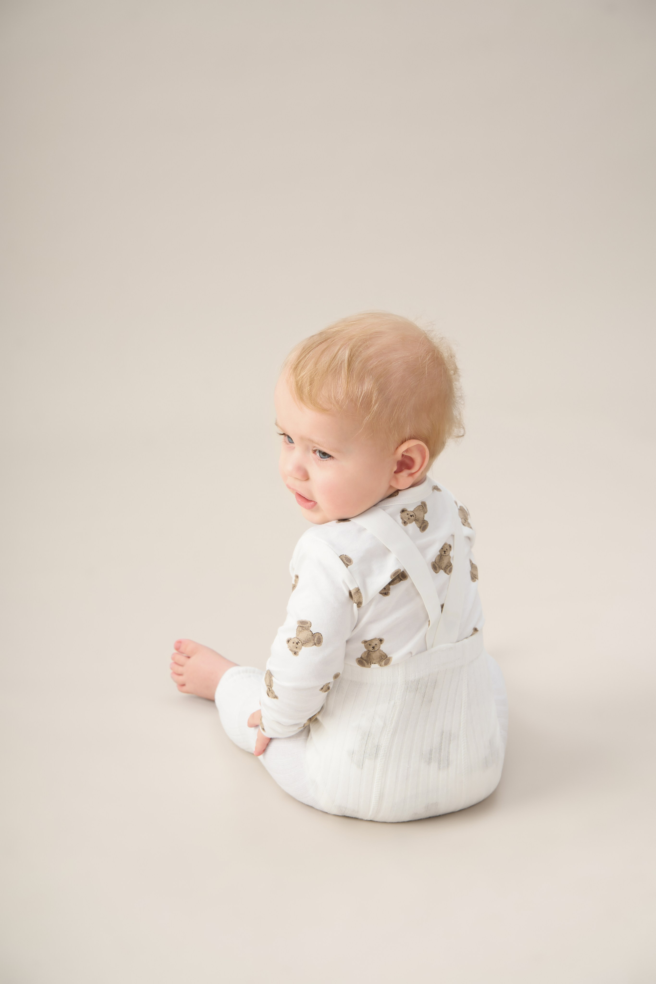 "Профессиональная детская фотосъемка для семейных портретов и воспоминаний""Высококачественная детская съемка новорожденных и малышей в студии""Рекламная детская фотосъемка для альбомов и подарков""Студийная детская съемка с креативными декорациями и позами""Коммерческая детская фотосъемка для маркетинга детских товаров""Фотография детской съемки с акцентом на эмоции и улыбки""Семейная детская съемка для портфолио и социальных сетей""Профессиональная детская фотосъемка с мягким освещением""Рекламные фото детской съемки для сайтов и брошюр""Высокоточная детская съемка для воспоминаний и презентаций""Детская фотосъемка высокого разрешения для семейных альбомов""Коммерческая детская съемка с фокусом на радость и развитие""Студийная фотосъемка детской съемки для брендов и маркетинга""Фотографии детской съемки для подарков и увеличения клиентов""Профессиональная детская съемка для каталогов и семейных историй" "Профессиональная каталожная фотосъемка товаров для e-commerce и интернет-магазинов""Высококачественная каталожная съемка одежды и аксессуаров с белым фоном""Рекламная каталожная фотосъемка для маркетинга продуктов и брендов""Студийная каталожная съемка с детальной проработкой текстур и материалов""Коммерческая каталожная фотосъемка для каталогов и онлайн-платформ""Фотография каталожной съемки с акцентом на дизайн и презентацию товаров""Предметная каталожная съемка для увеличения продаж в e-commerce""Профессиональная каталожная фотосъемка с использованием студийного освещения""Рекламные фото каталожной съемки для сайтов и социальных сетей""Высокоточная каталожная съемка товаров для презентаций и брошюр""Каталожная фотосъемка высокого разрешения для онлайн-магазинов""Коммерческая каталожная съемка с фокусом на качество и детализацию""Студийная каталожная фотосъемка для брендов и ритейла""Фотографии каталожной съемки для маркетинговых кампаний""Профессиональная каталожная съемка для каталогов и увеличения конверсии"