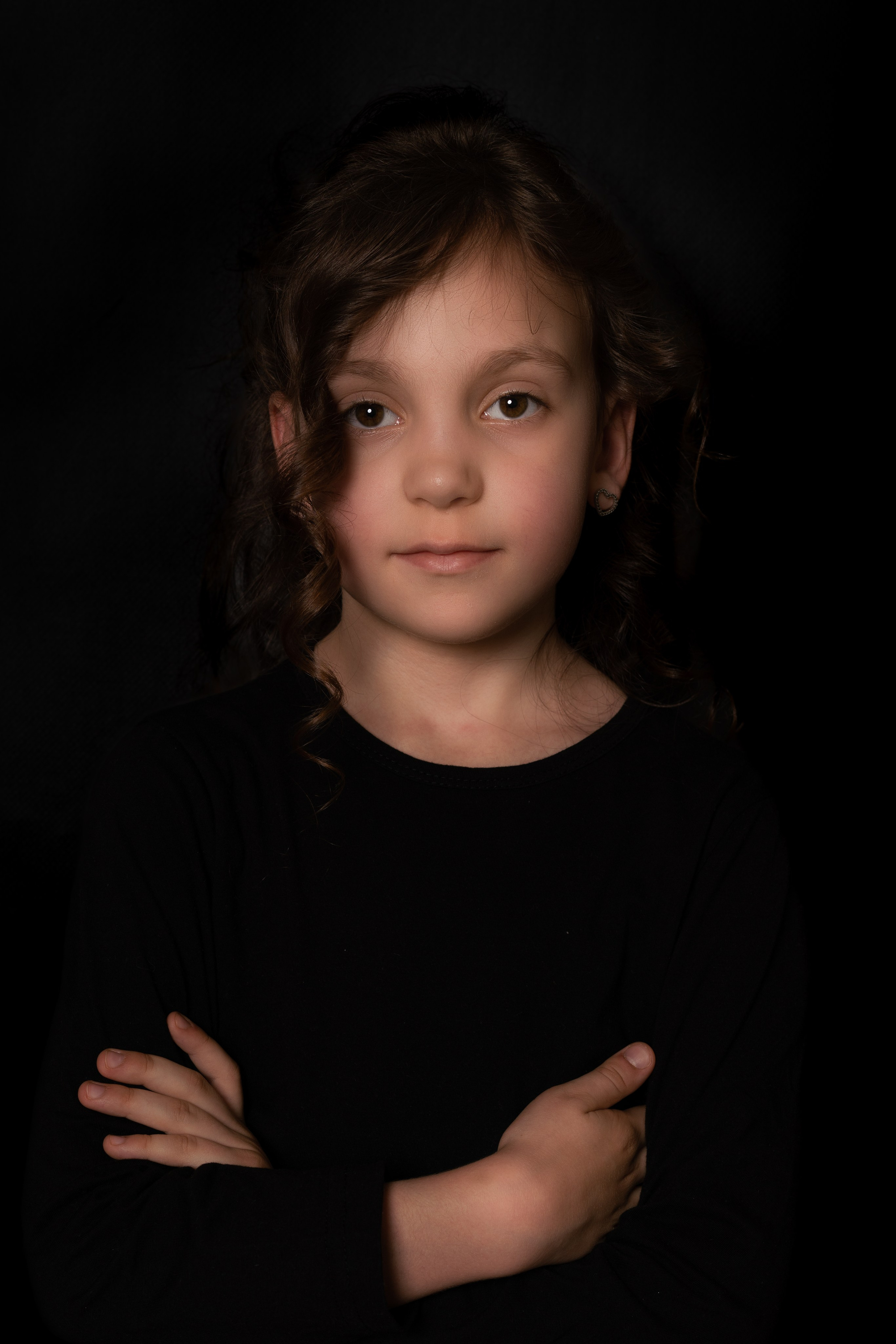 Детский сад, портреты на чёрном фоне. Фотограф Шунова Саша