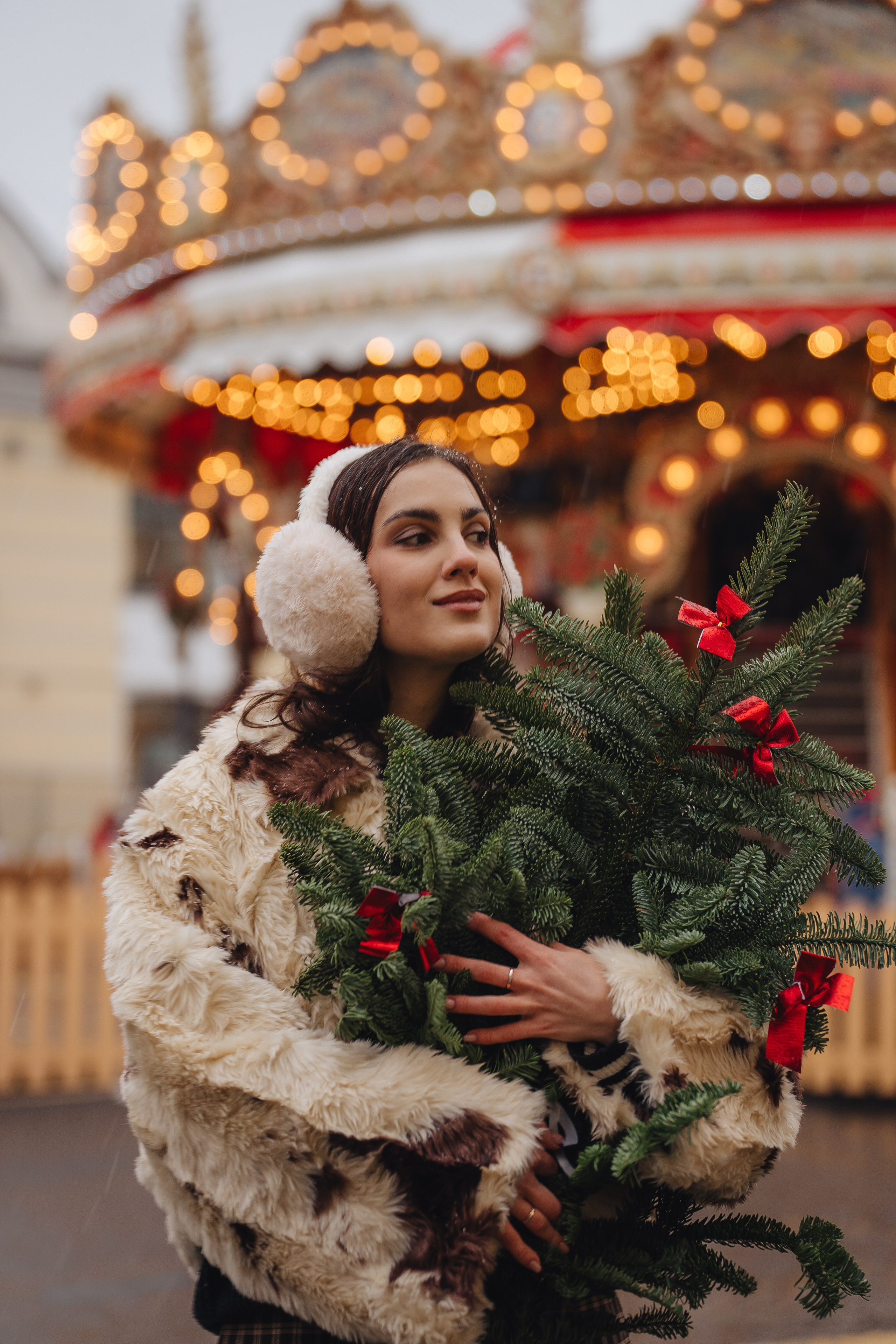 ПРОГУЛКА НА МАНЕЖНОЙ ПЛОЩАДИ ДЛЯ ДЕВУШКИ ПЕРЕД НОВЫМ ГОДОМ (НОВОГОДНЯЯ ФОТОСЕССИИЯ НА МАНЕЖНОЙ ПЛОЩАДИ). Профессиональный фотограф, Санкт-Петербург — Виктория Богомолова