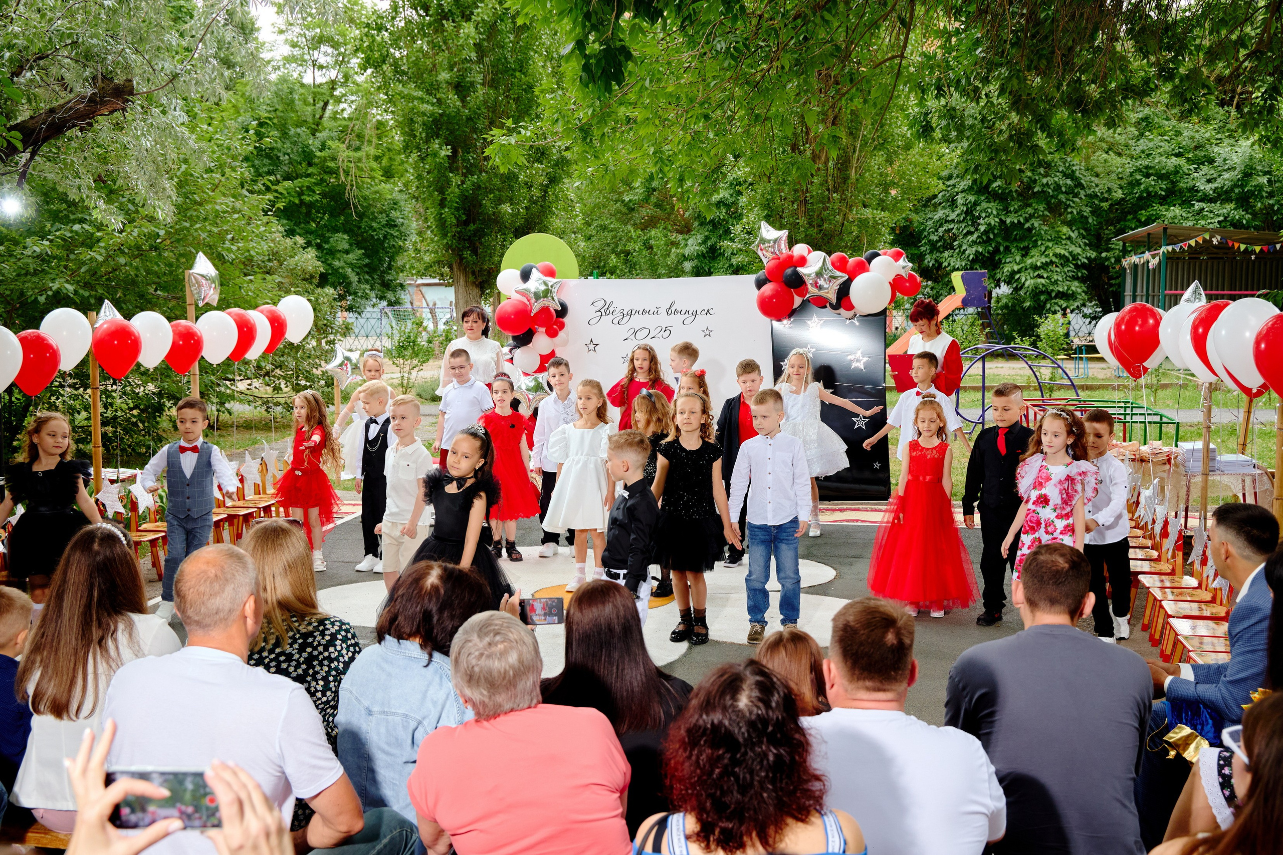 Выпускной 45 сад. Фотограф Выпускные альбомы Таганрог Сергей Коробченко