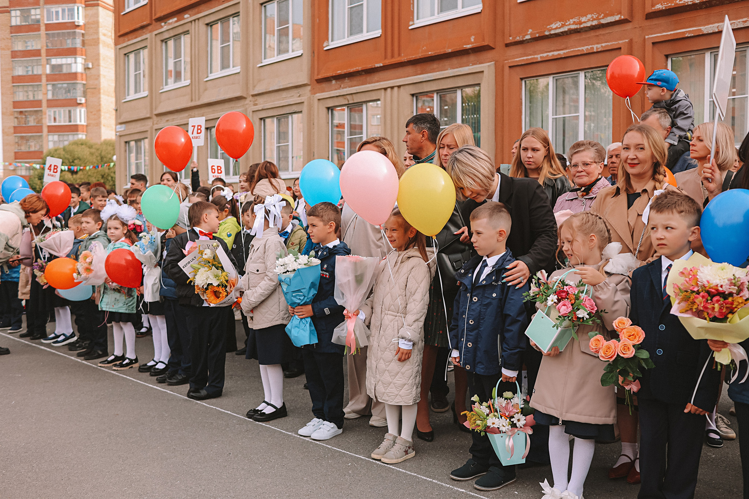 1 сентября линейка+кл час+портреты. Семейный фотограф Тюмень, фотограф на роды Салмина Мария