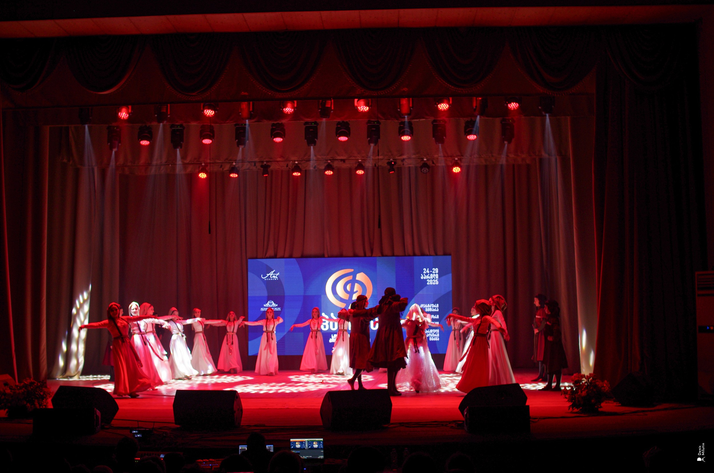 Танцы в Хоби. Портретный фотограф Денис Милютин