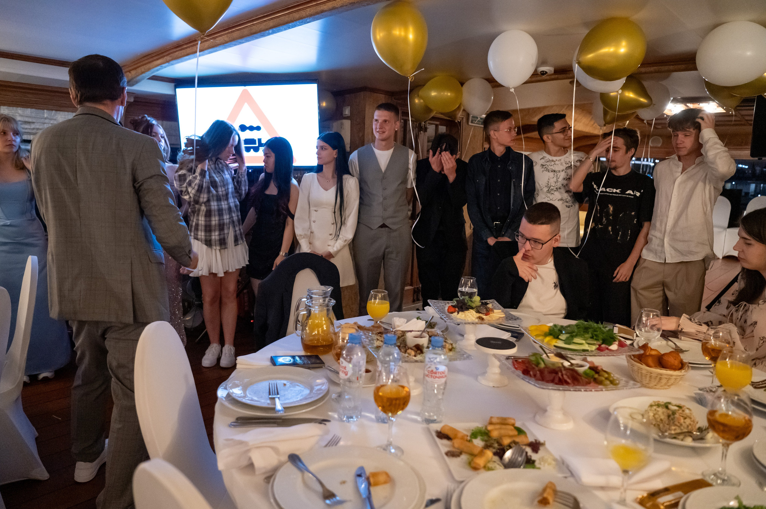 Выпускной вечер 11 класс на теплоходе. Детский и семейный фотограф г. Москва Оксана Катаджи