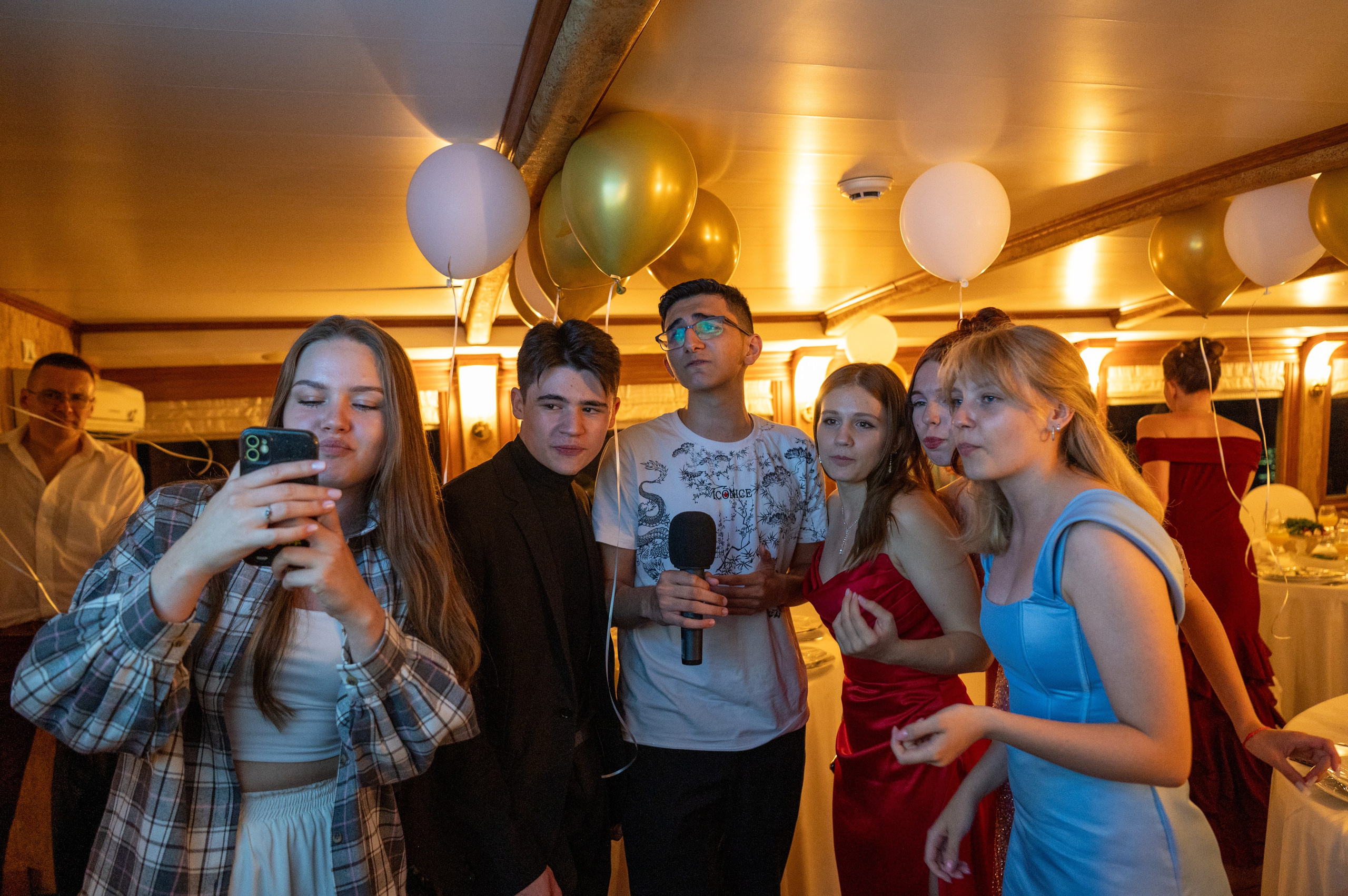 Выпускной вечер 11 класс на теплоходе. Детский и семейный фотограф г. Москва Оксана Катаджи