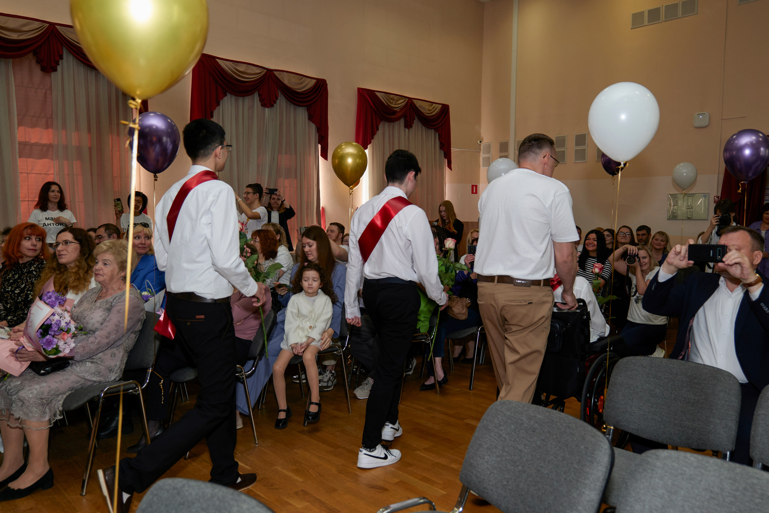 Последний звонок школа 1413. Детский и семейный фотограф г. Москва Оксана Катаджи