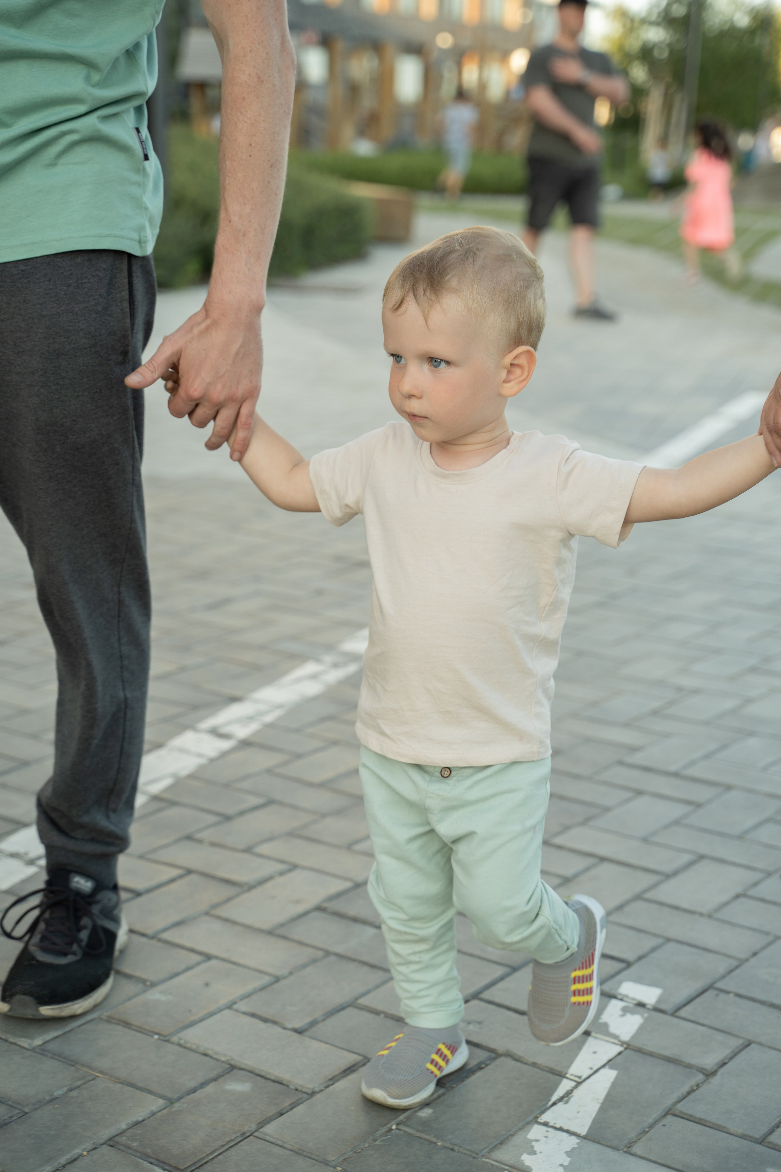 Семейная прогулка. Главная