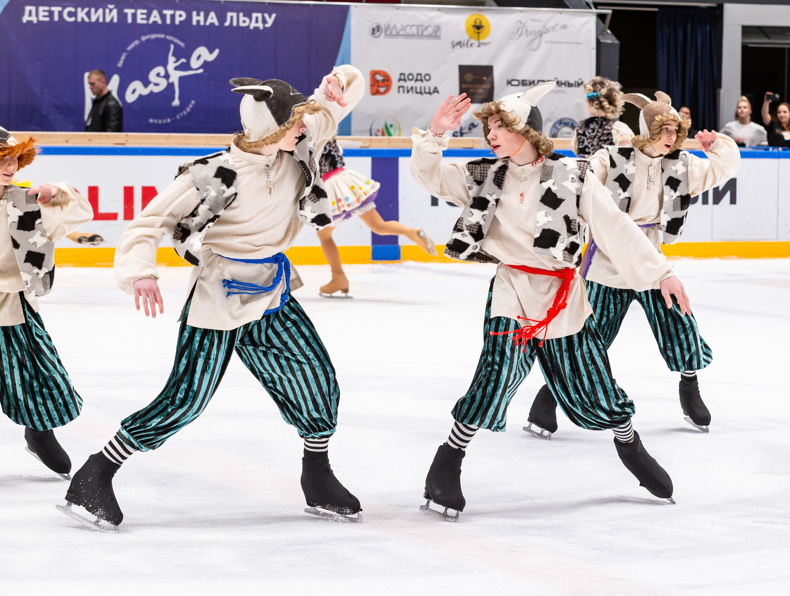 VII Ежегодный фестиваль массовых танцев на льду и фигурного катания «Петровский лёд» Санкт-Петербург 2024. Репортажный фотограф в Москве