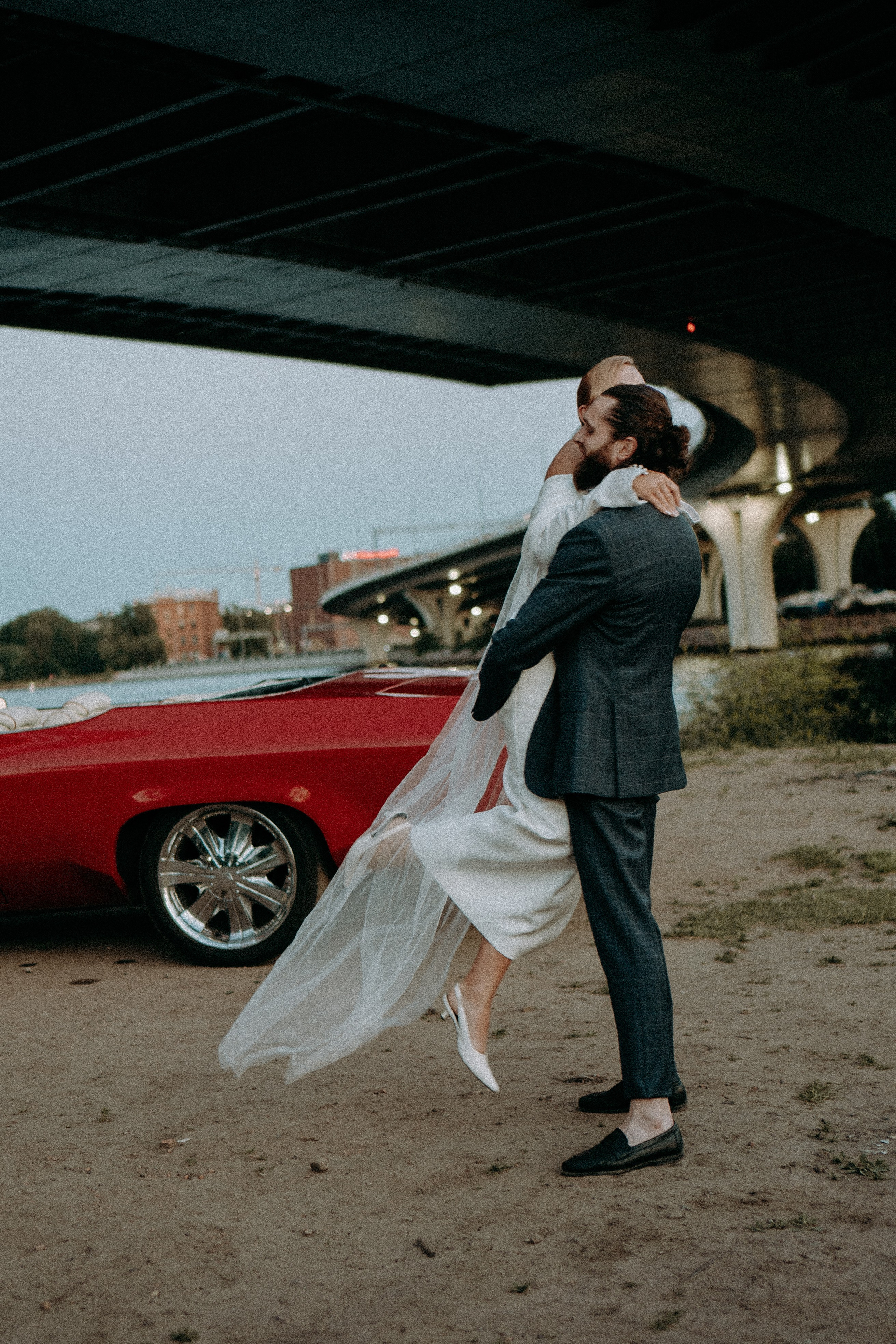 СВАДЕБНАЯ СЬЕМКА ВОЗЛЕ МСОТА БЕТАНКУРА НА КАБРИОЛЕТЕ. Профессиональный фотограф, Санкт-Петербург — Виктория Богомолова