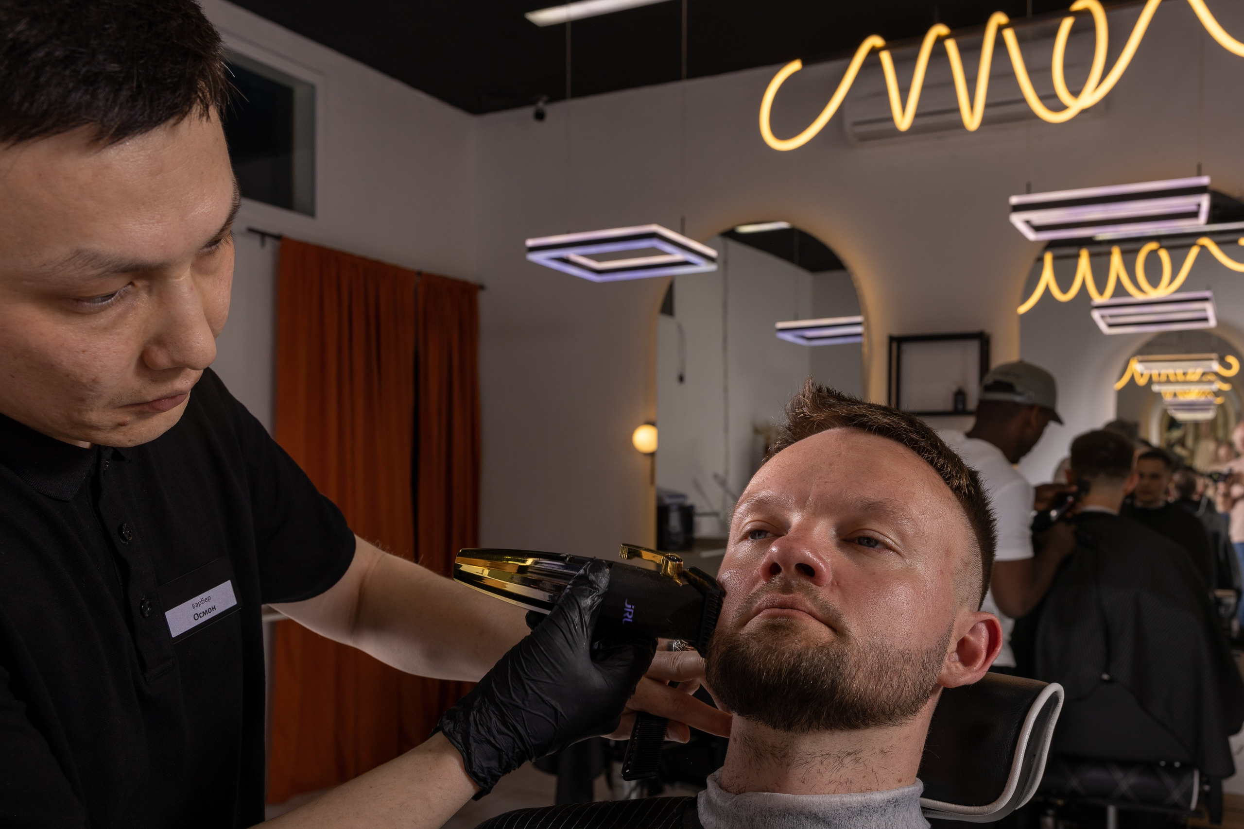 Барбершоп Jet Black 2. Репортажный фотограф Санкт-Петербург | Роман Карбышев