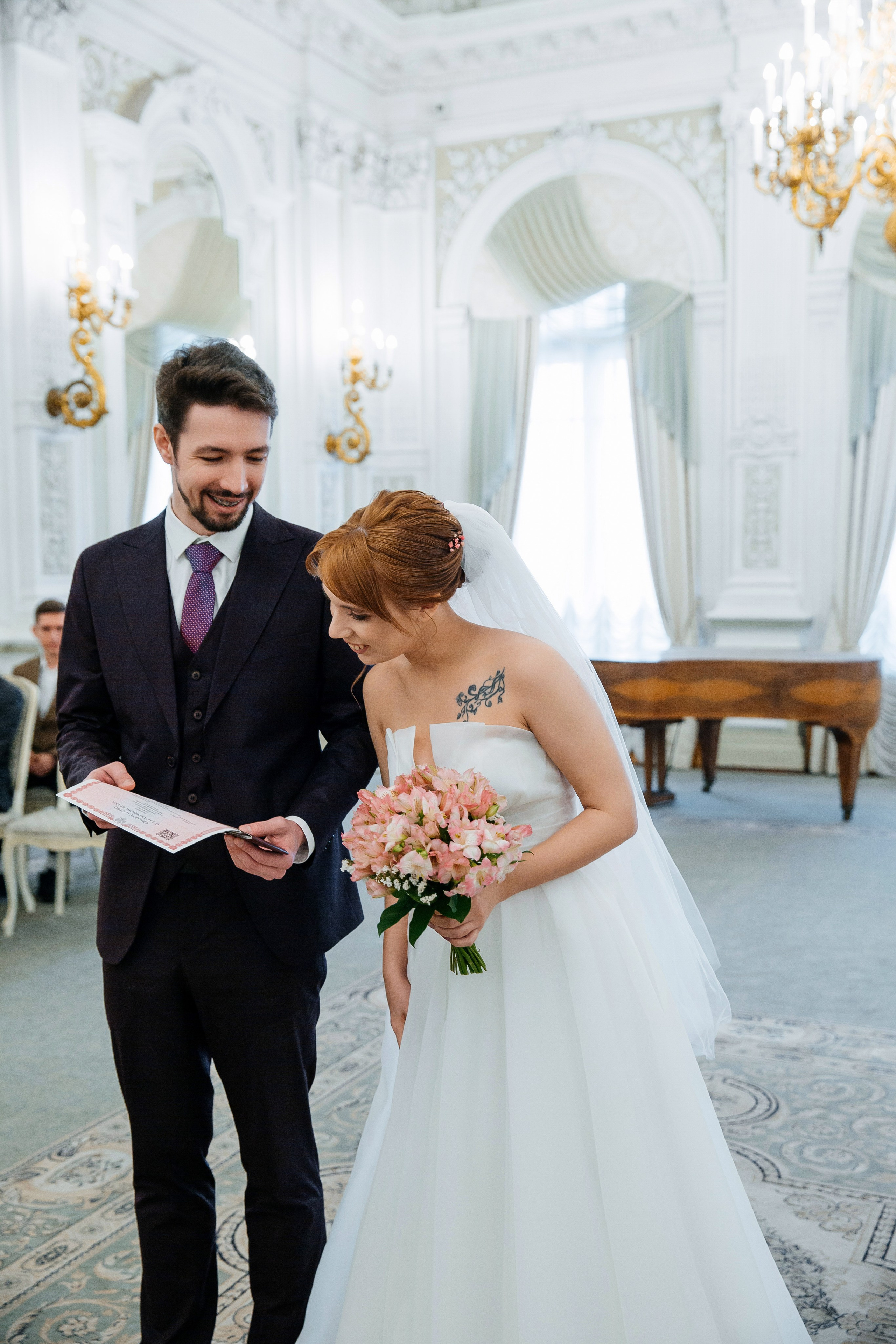 Первый ЗАГС и Фотосессия на Витебском в апреле. Свадебный фотограф в Санкт-Петербурге Вика Стукачева