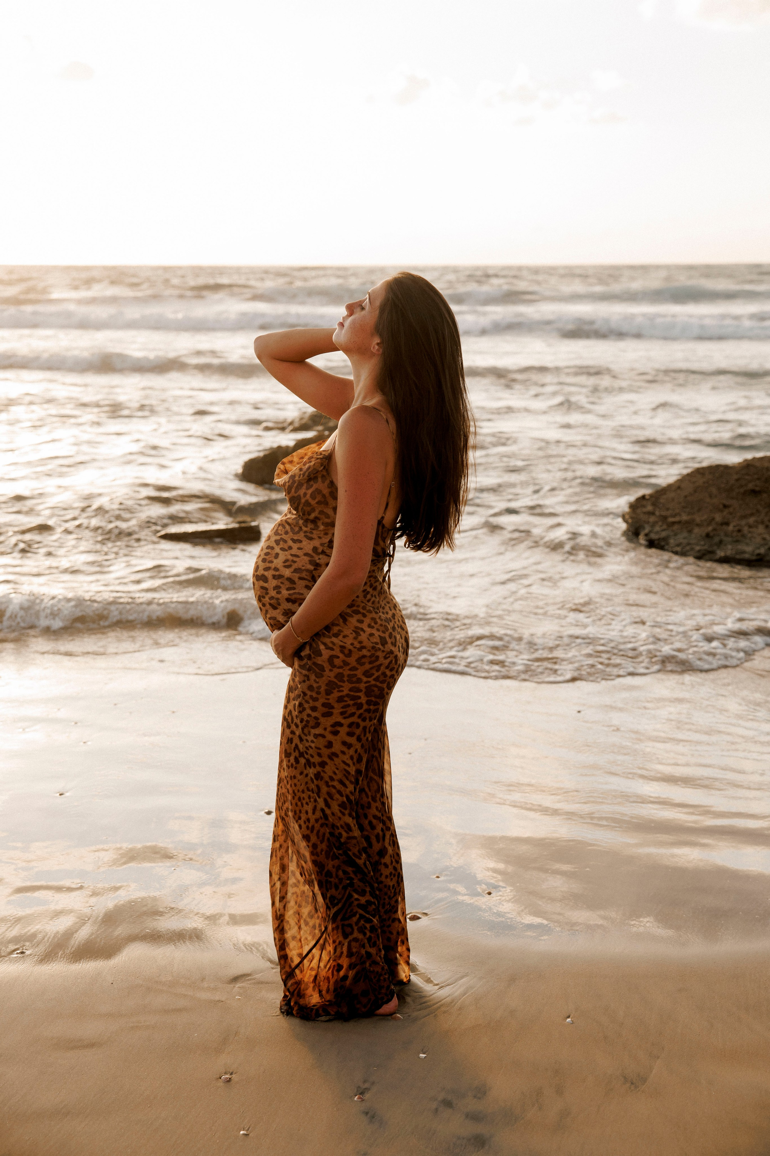 Pregnancy photoshoot near the sea. Wedding and family photographer