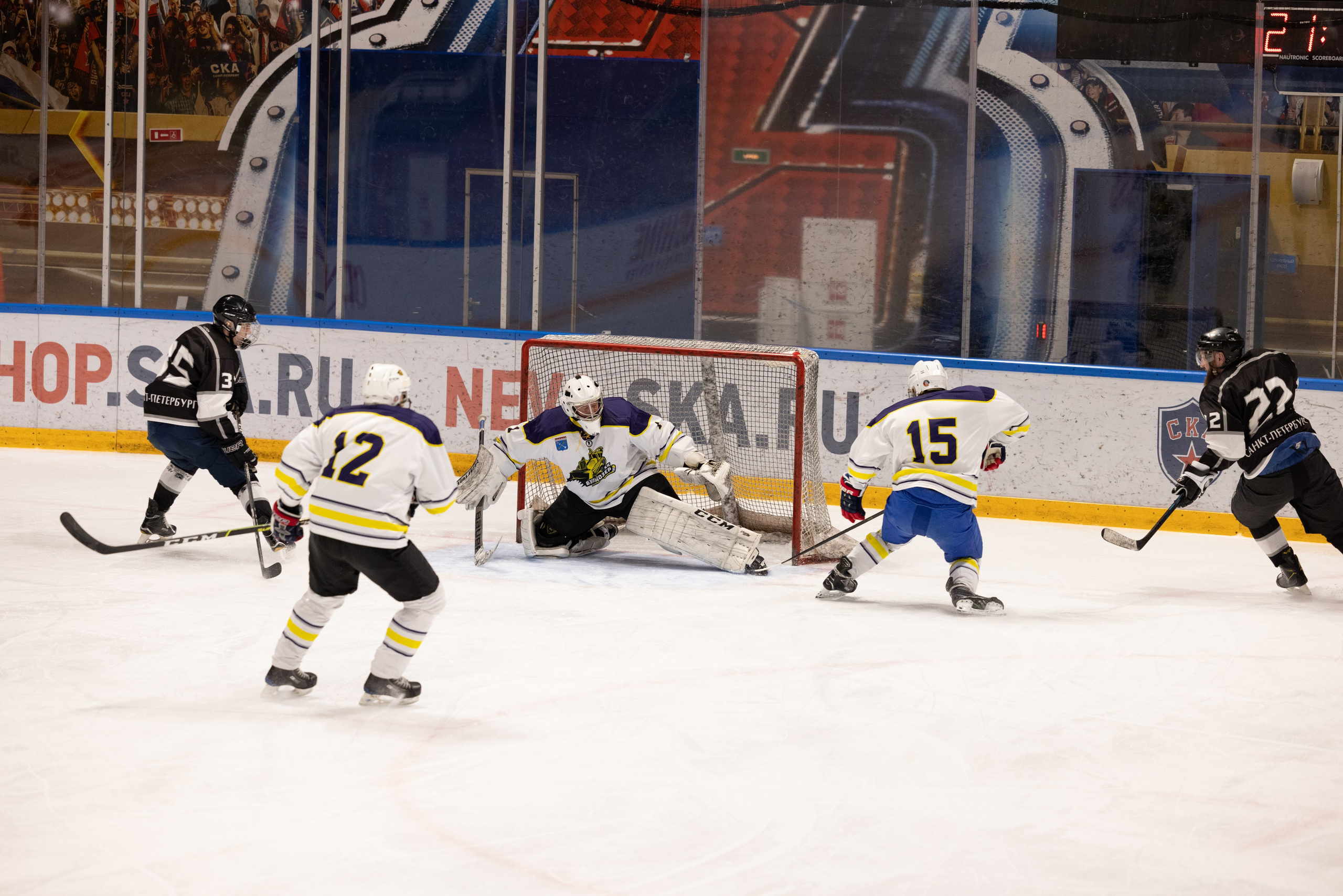 Бульдозер vs. LR-строй. Фотограф Александр Заломаев