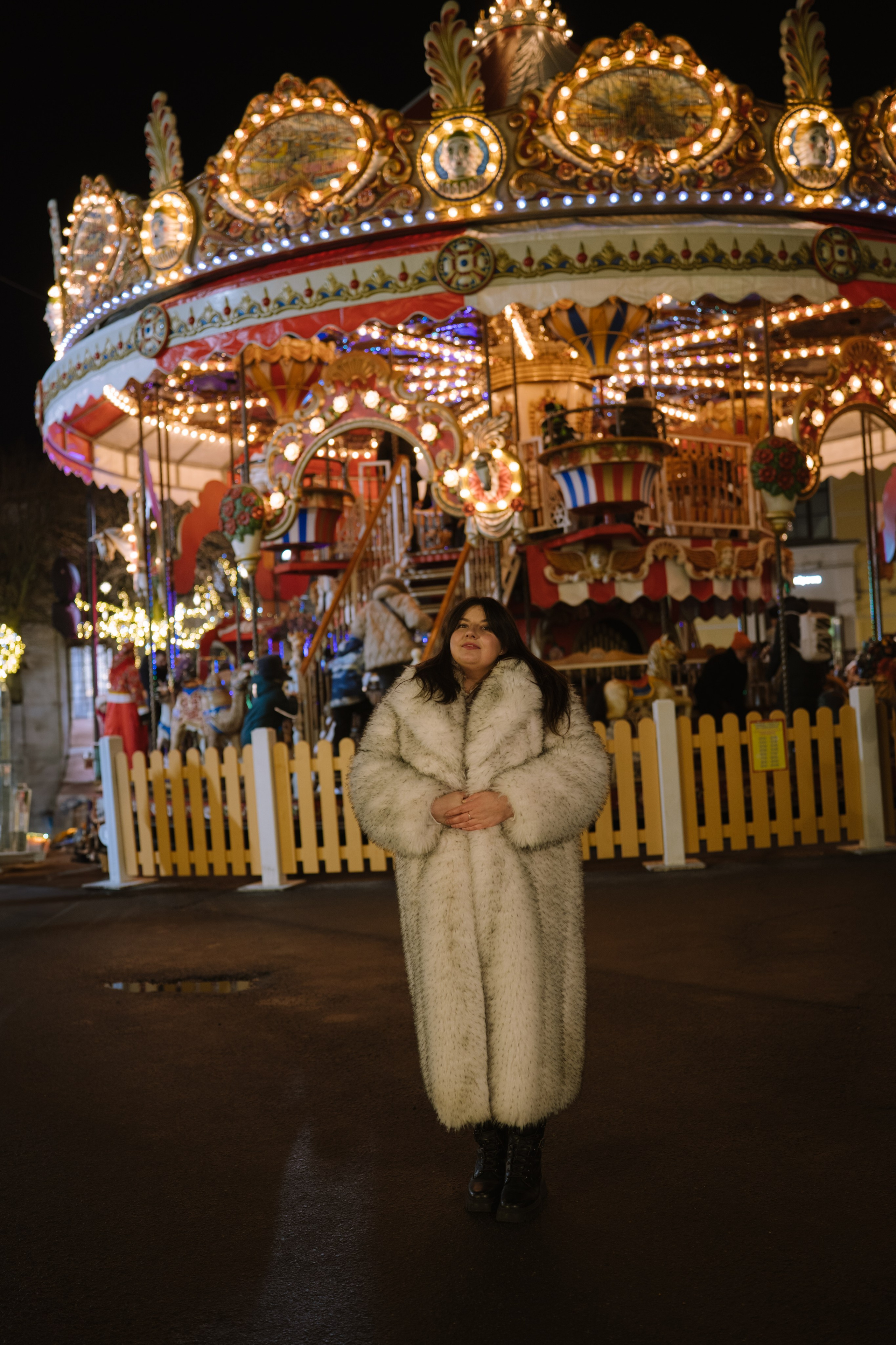 ПРОГУЛКА НА МАНЕЖНОЙ ПЛОЩАДИ ДЛЯ ДЕВУШКИ ПЕРЕД НОВЫМ ГОДОМ (НОВОГОДНЯЯ ФОТОСЕССИИЯ НА МАНЕЖНОЙ ПЛОЩАДИ). Профессиональный фотограф, Санкт-Петербург — Виктория Богомолова