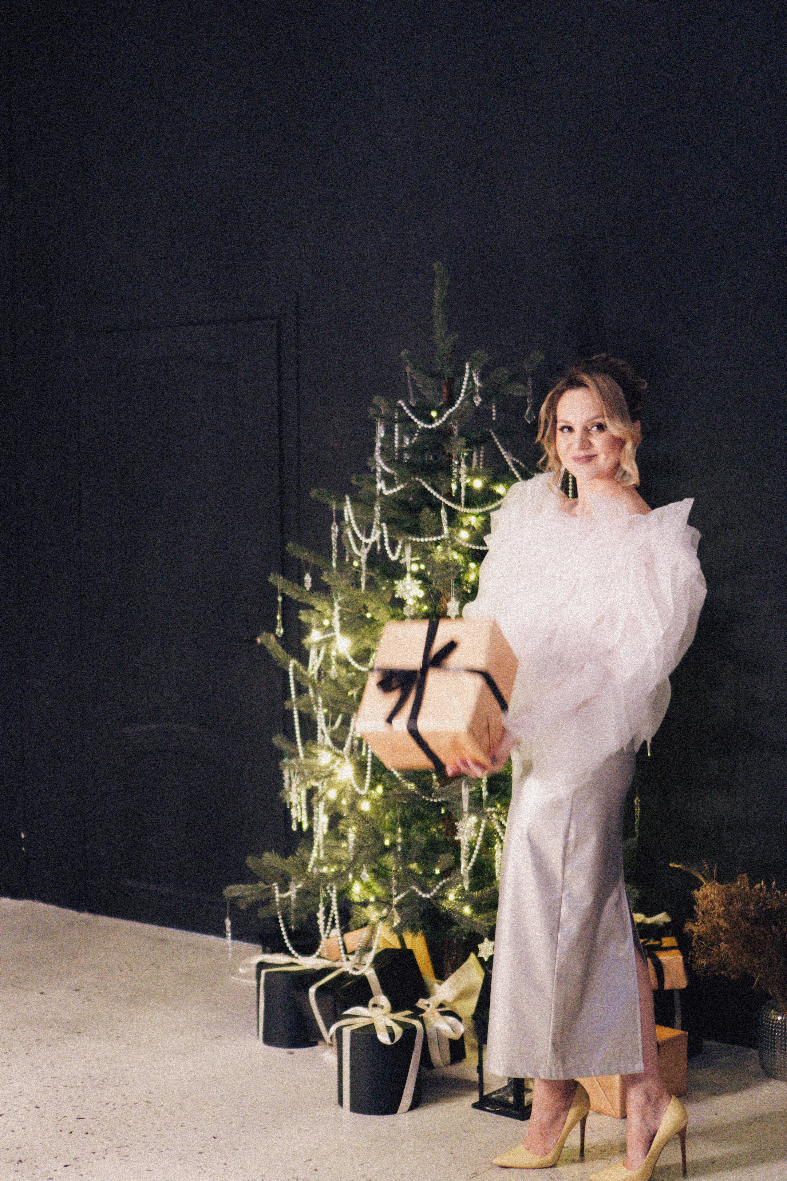 НОВОГОДНЯЯ ФОТОСЕСИИЯ В СТУДИИ ДЛЯ ДЕВУШКИ И ПРОГУЛКА ПО ЧЕРНЫШЕВСКОЙ. Профессиональный фотограф, Санкт-Петербург — Виктория Богомолова