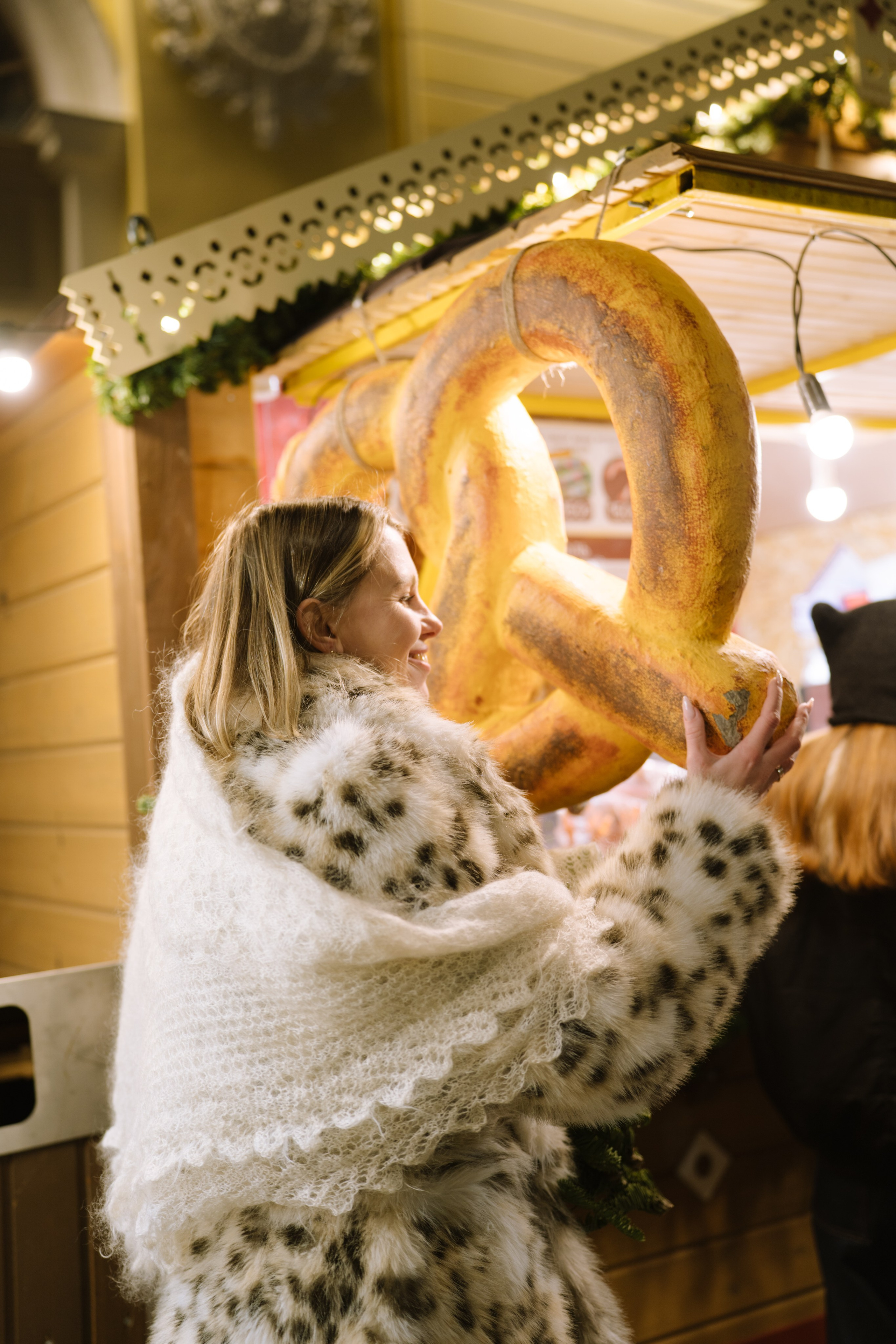 ПРОГУЛКА НА МАНЕЖНОЙ ПЛОЩАДИ ДЛЯ ДЕВУШКИ ПЕРЕД НОВЫМ ГОДОМ (НОВОГОДНЯЯ ФОТОСЕССИИЯ НА МАНЕЖНОЙ ПЛОЩАДИ). Профессиональный фотограф, Санкт-Петербург — Виктория Богомолова