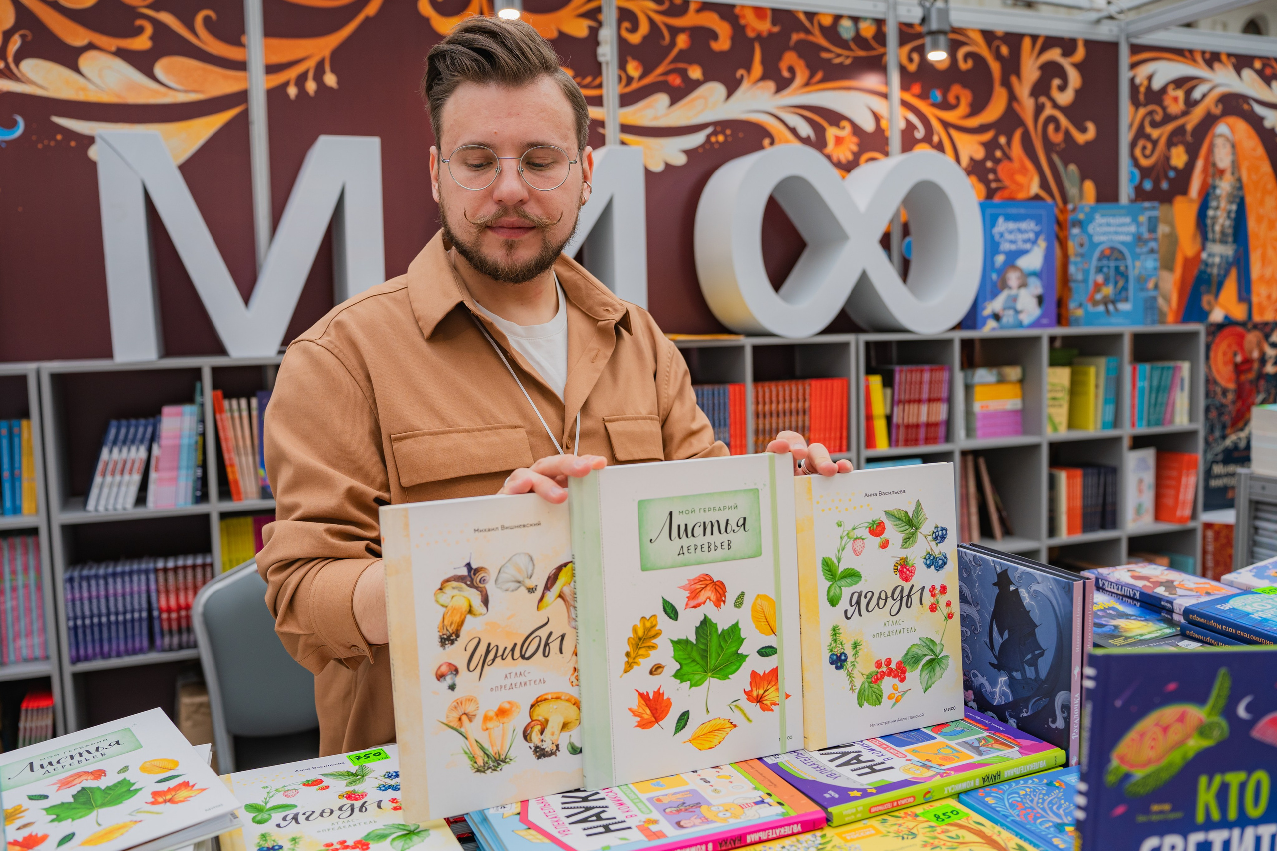 МИФ Non/fictio№ 2025 стенды. Репортажный фотограф Анастасия Рубцова