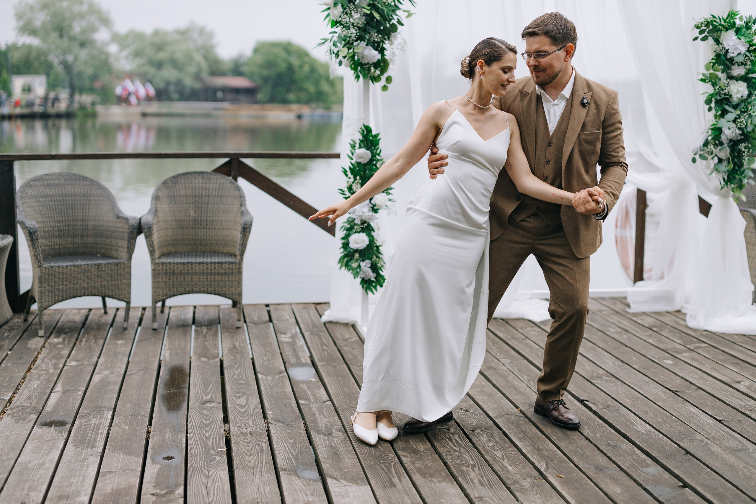 Белая арка. Александр Антонов. Профессиональный свадебный, репортажный фотограф в Москве, Подольске. Фото+Видео на любой праздник