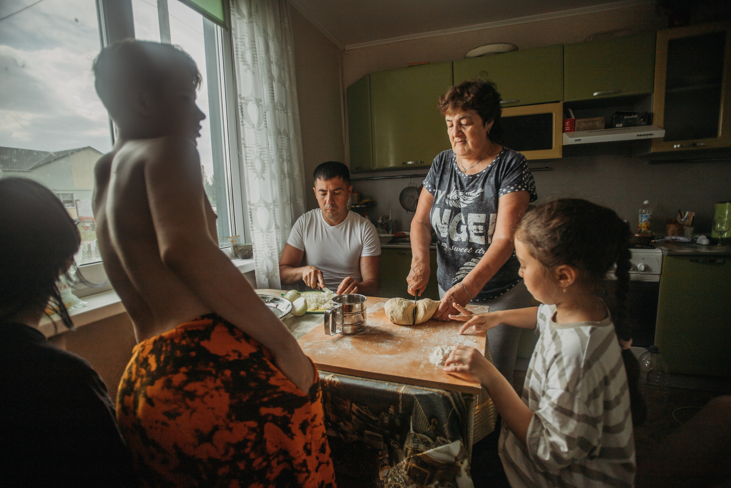 Домашняя фотосессия моей семьи. Венера Гайн. Репортажный фотограф  Тюмень. Обучение фотографии с 0