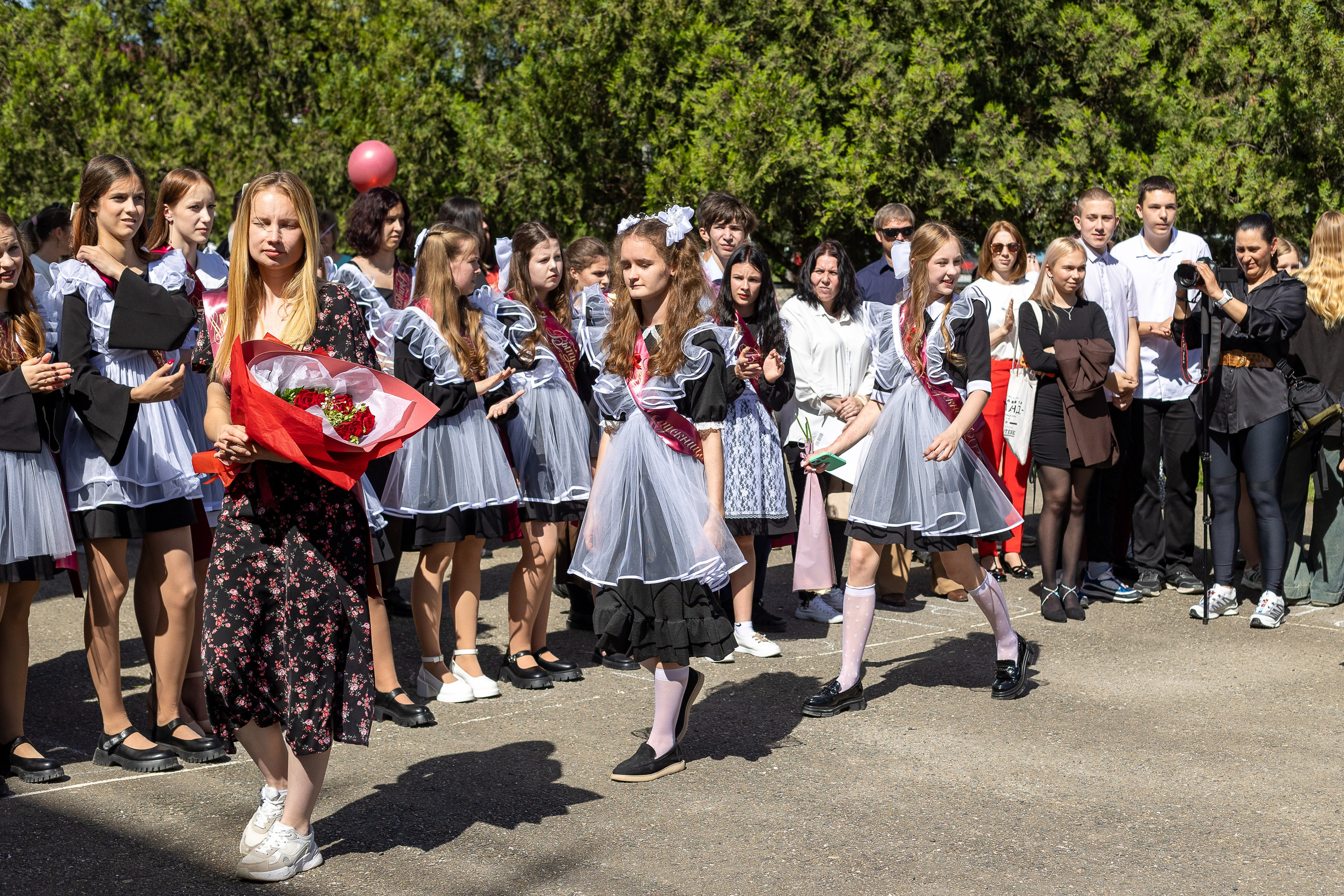 Последний звонок. Выпускные альбомы Майкоп, Краснодар Елена Золотарева