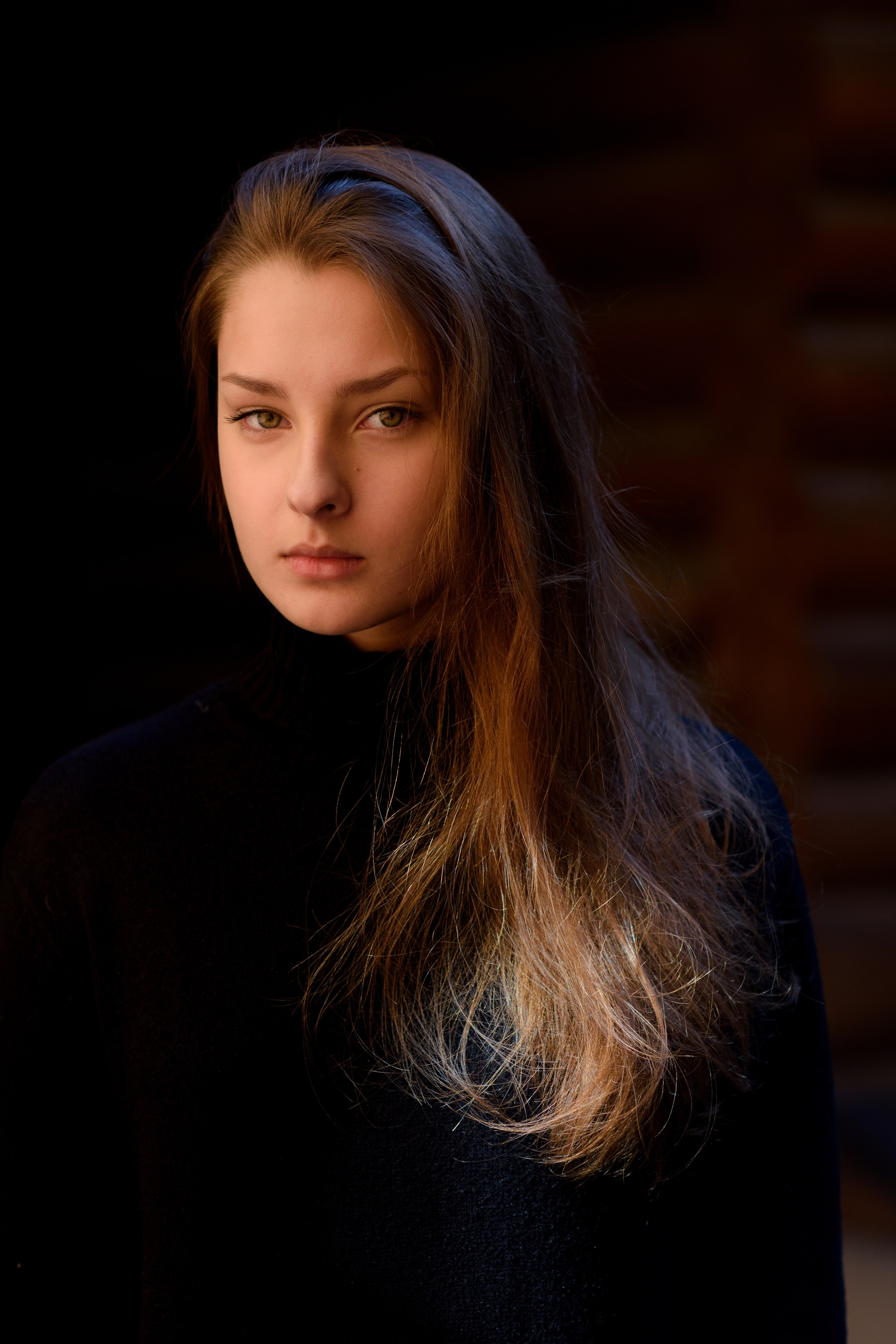 Фотосессия девочки подростка в Коломенском в темном ключе. Главная