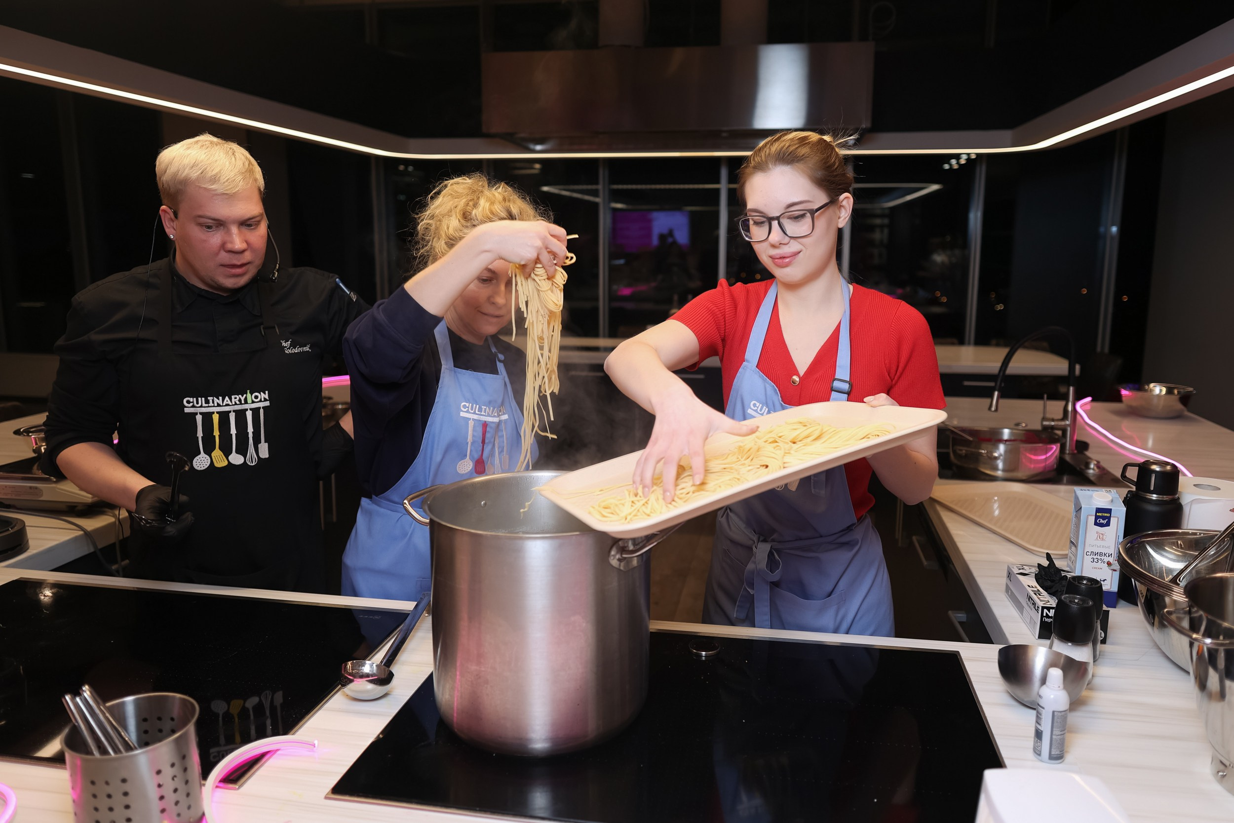 Вечеринка 8 марта в EventyOn. Репортажный фотограф видеограф в Москве Ольга Плаксина