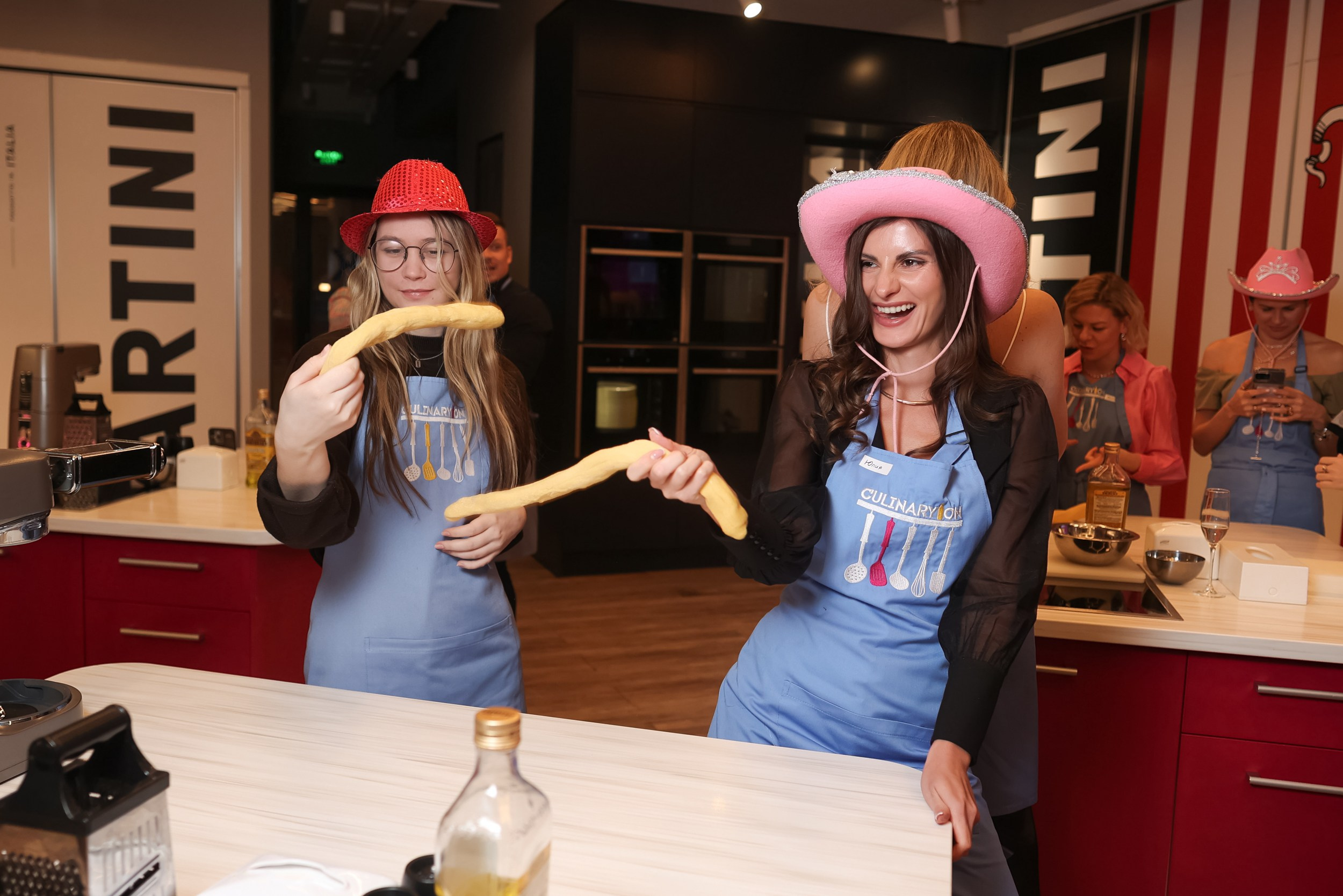 Вечеринка 8 марта в EventyOn. Репортажный фотограф видеограф в Москве Ольга Плаксина