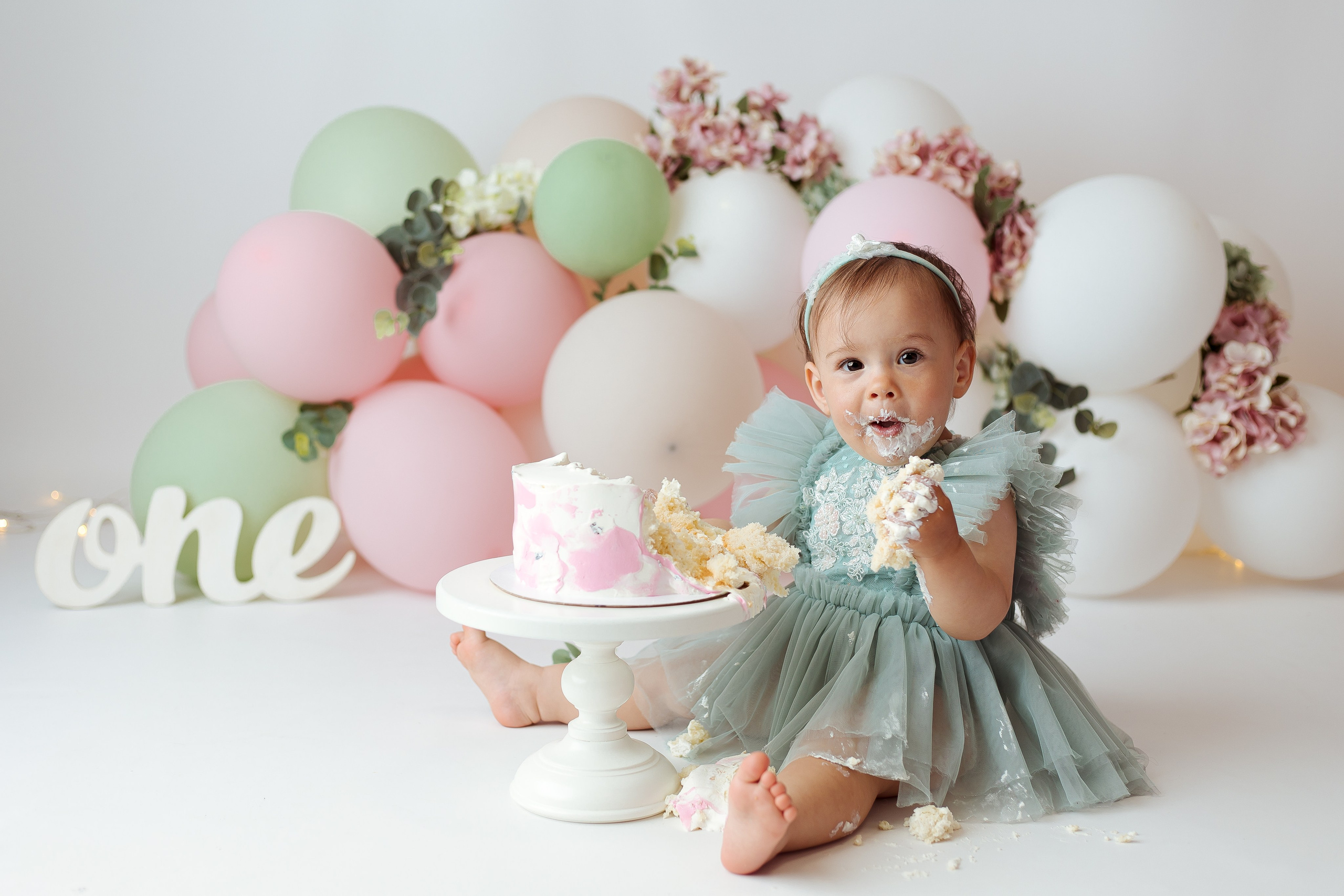 Праздничное оформление. Фотограф беременности, новорожденных Москва. годики под ключ