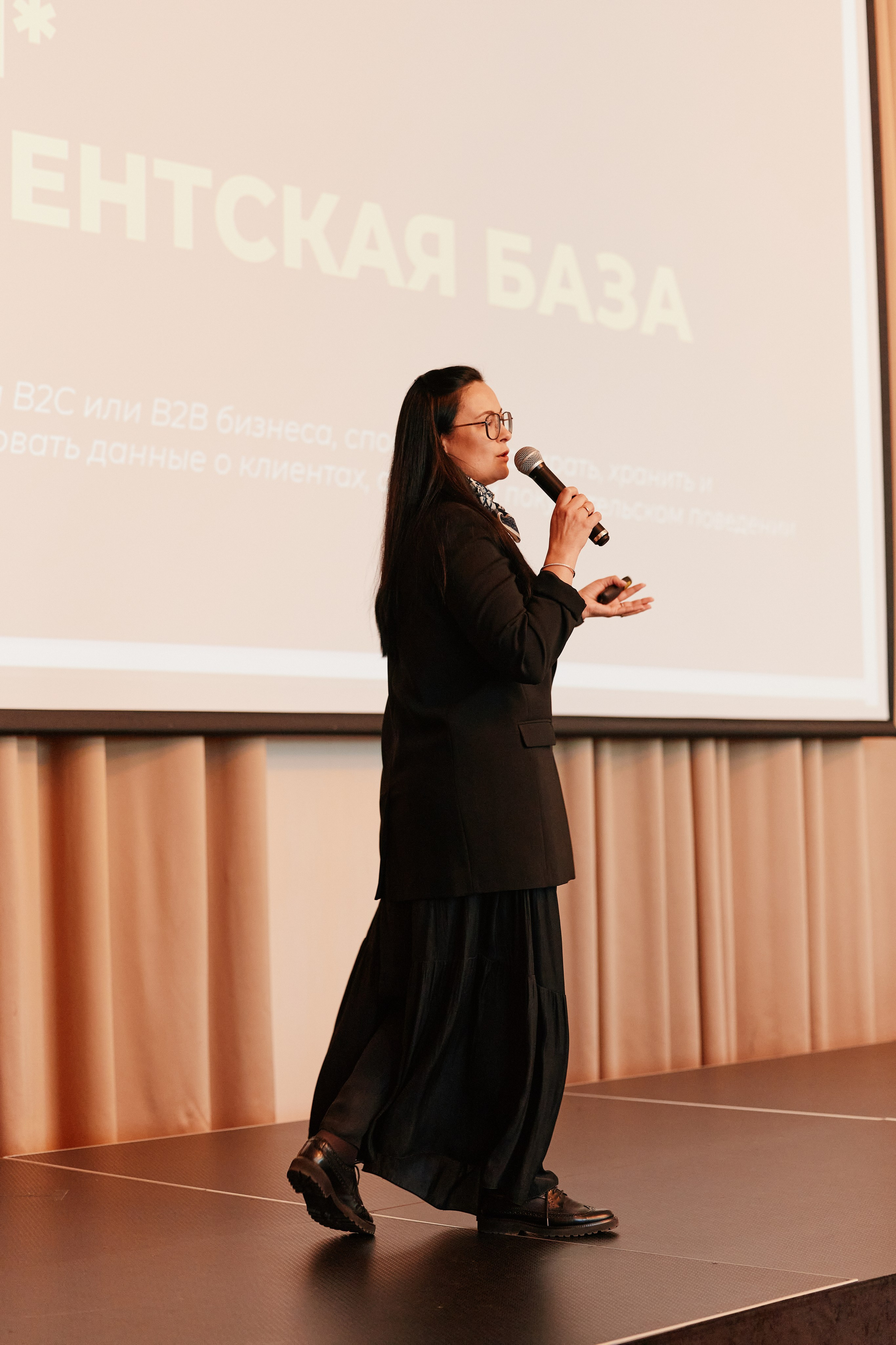 Форум Бизнес-тренды 2025 в Marriott Hotel 28.04. Свадебный репортажный фотограф краснодар максим дремов дрёмов фотосессия студия цена