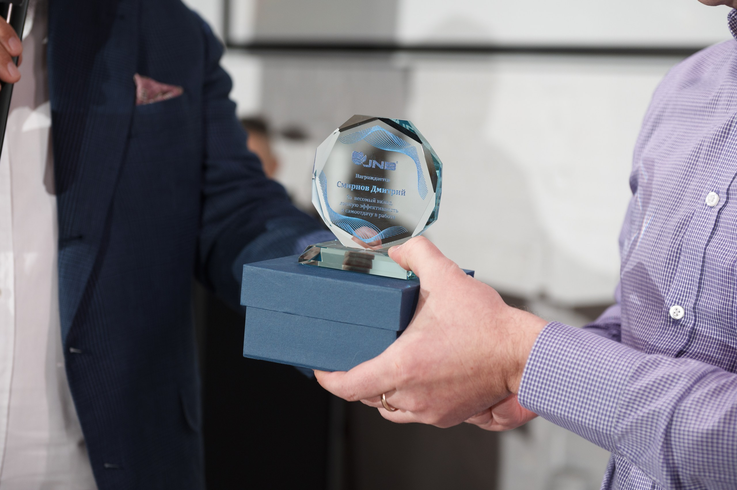 Новогодний корпоратив в стиле Неоновая вечеринка. Праздничное агентство ПИОН